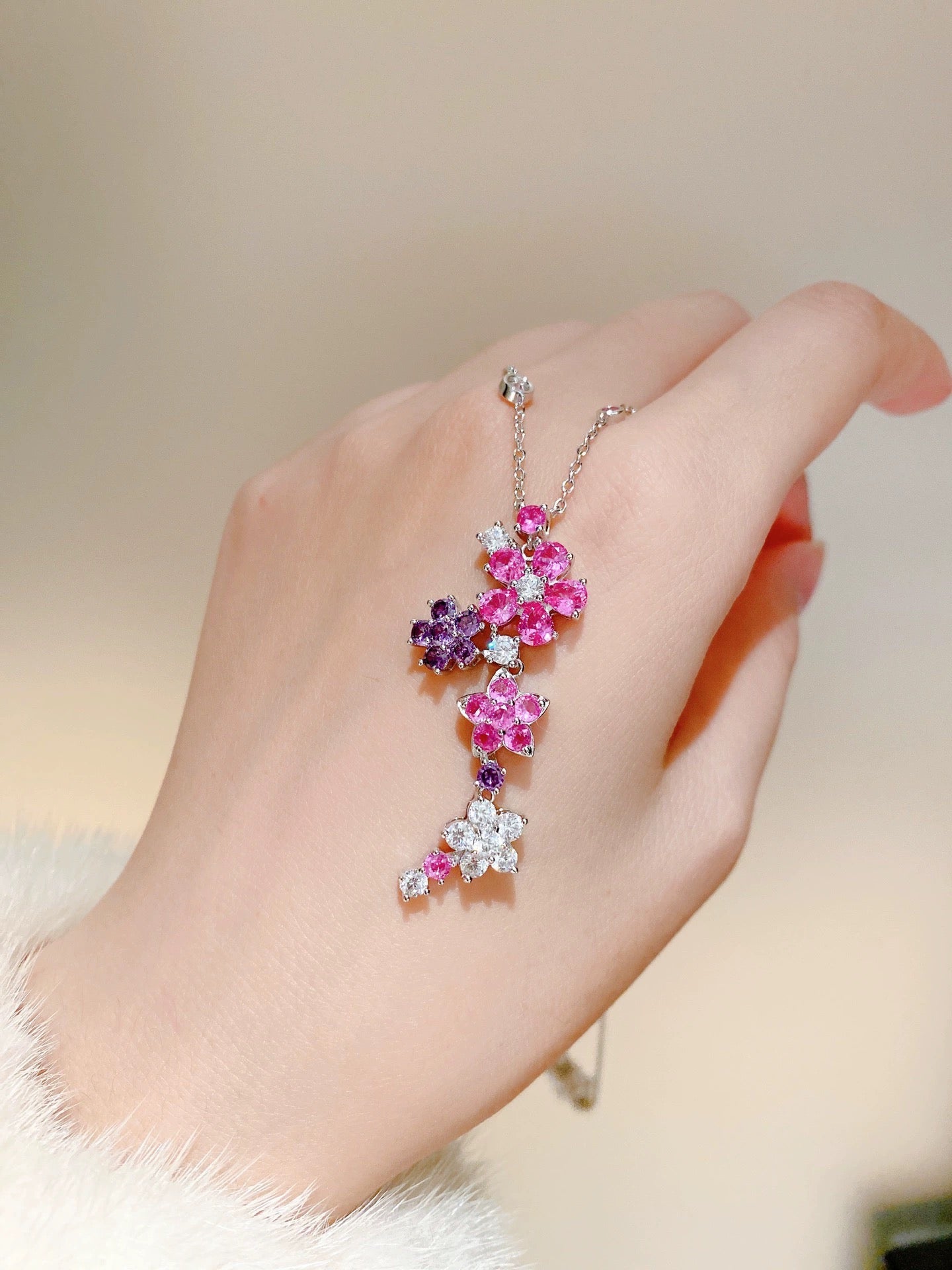China Replica Van Cleef Arpels Necklaces 53usd Only
