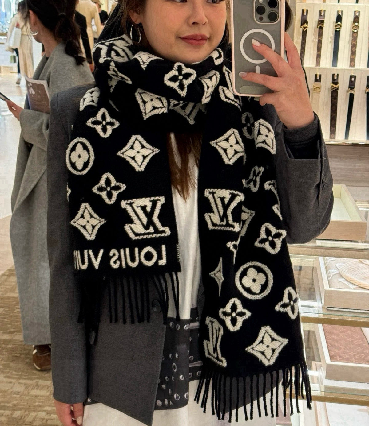 China Replica LV Scarf 62usd Only
