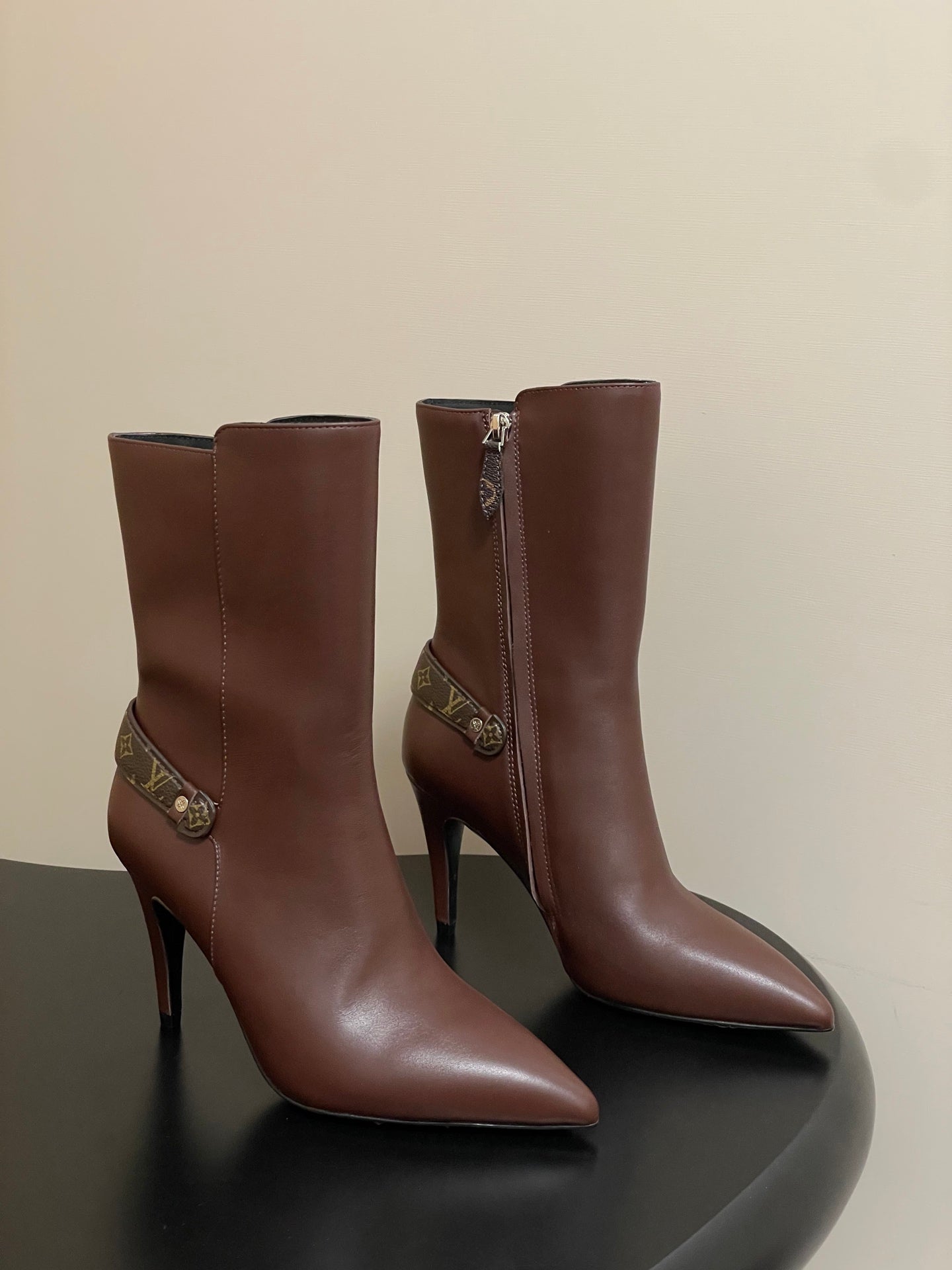 China Replica LV Women Shoes 158usd Only