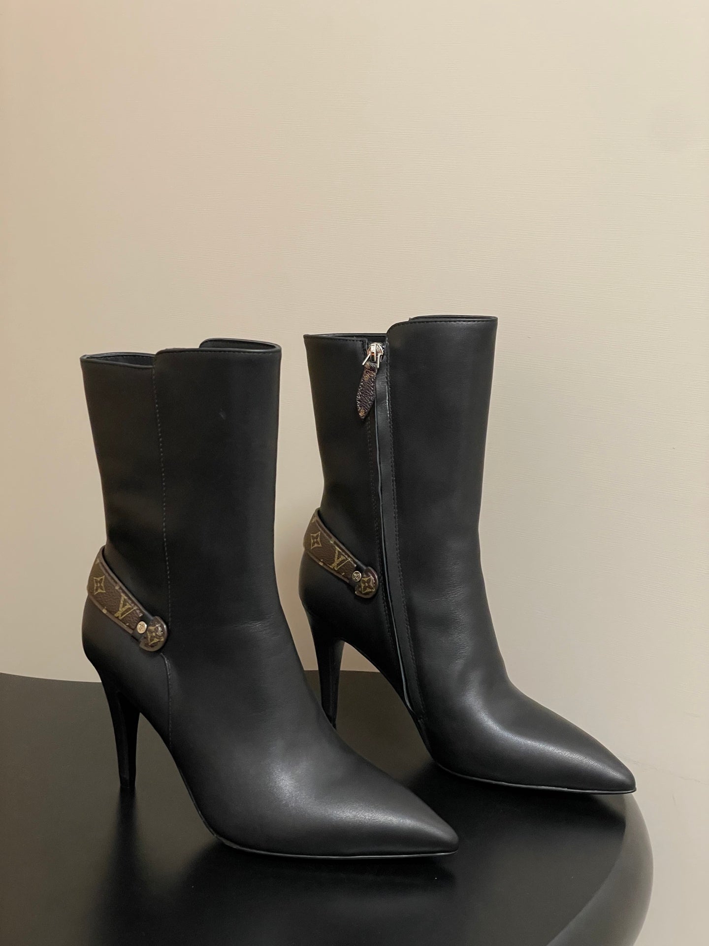 China Replica LV Women Shoes 158usd Only