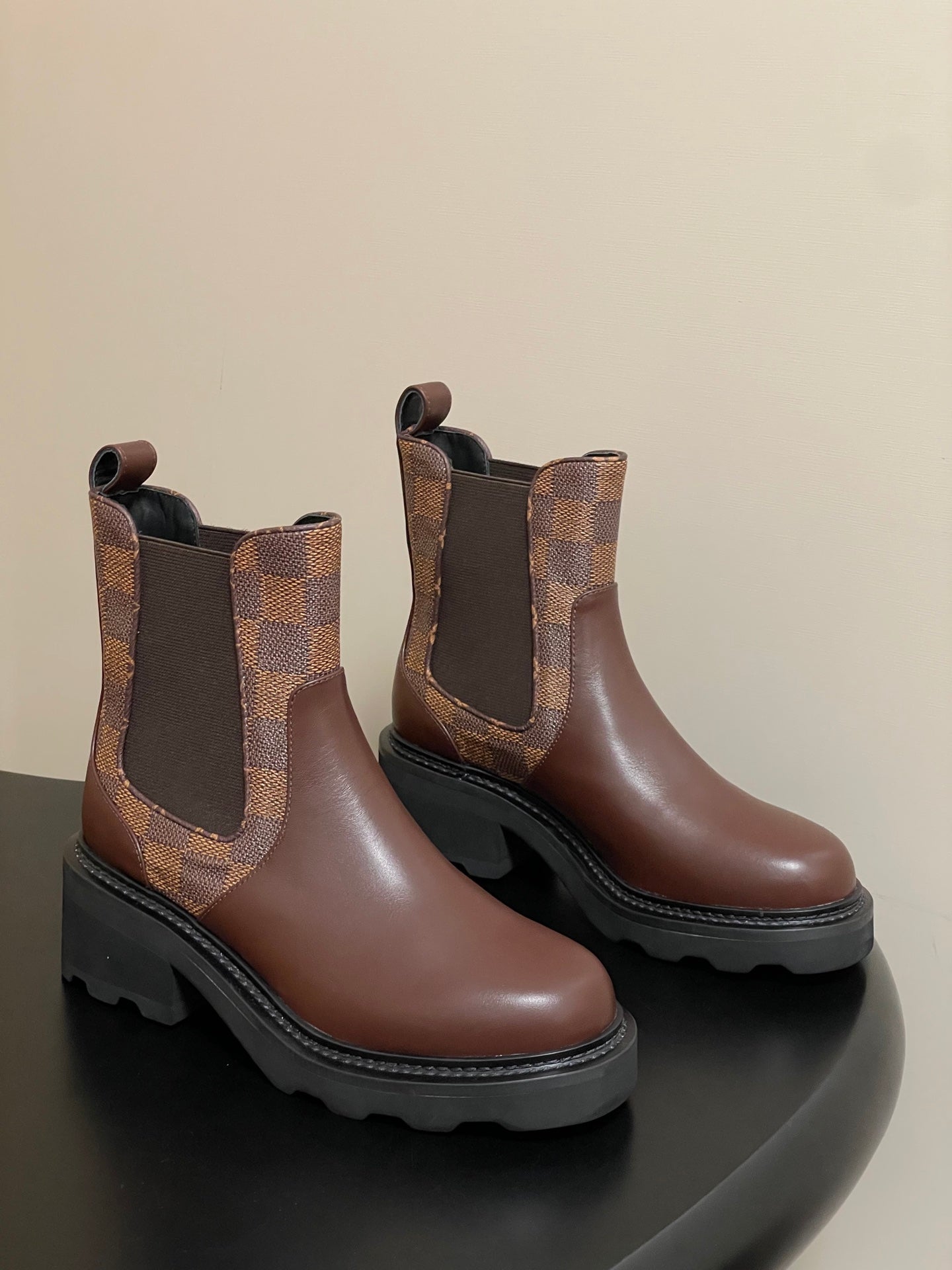 China Replica LV Women Shoes 136usd Only