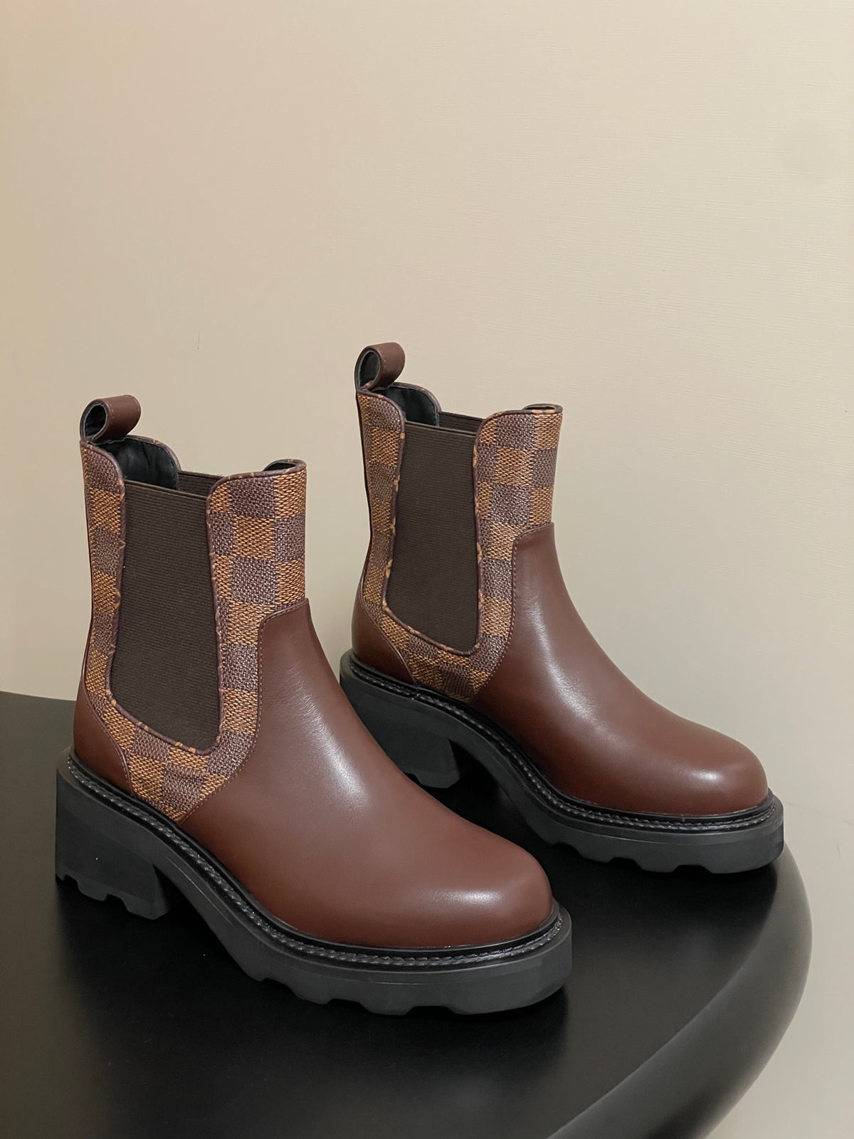 China Replica LV Women Shoes 136usd Only