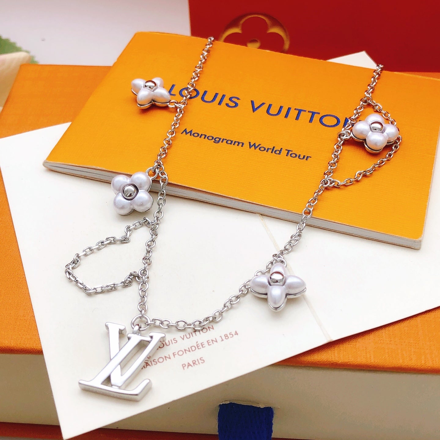 China Replica LV Necklaces 33usd Only