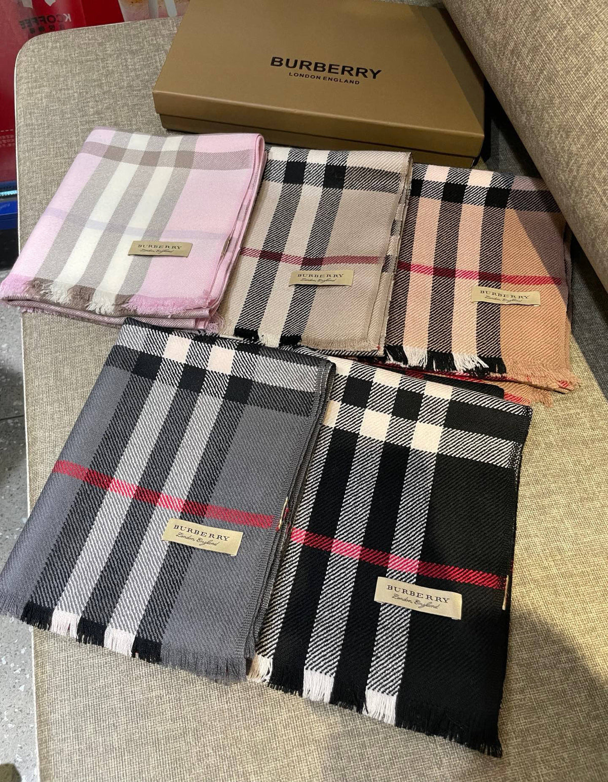 China Replica Burberry Scarf 50usd Only