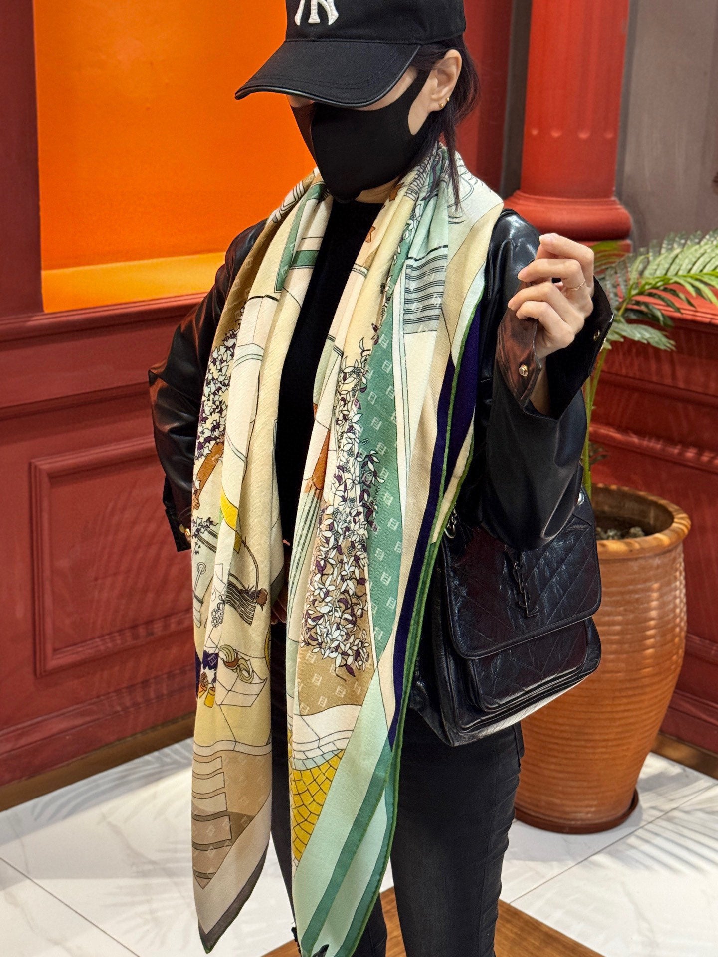 China Replica Fendi Scarf 82usd Only