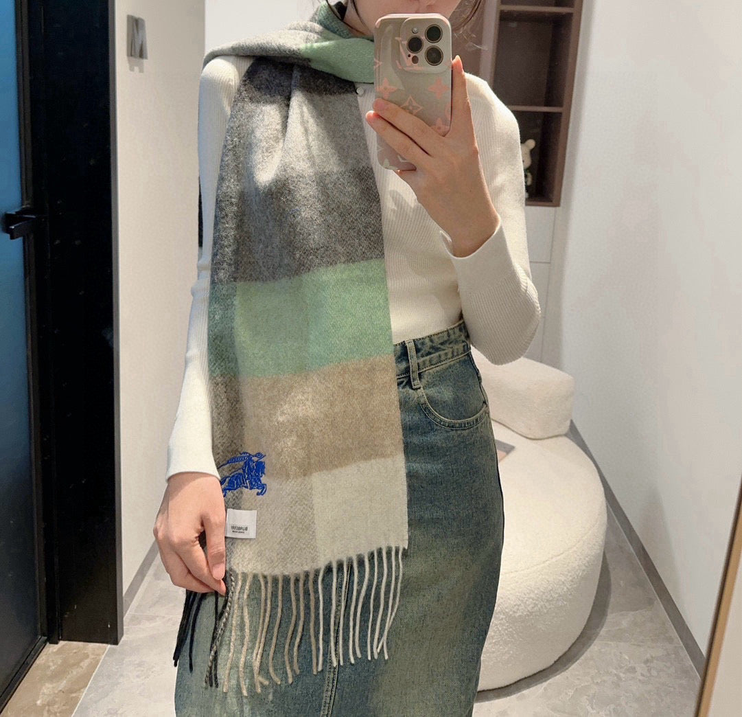 China Replica Burberry Scarf 44usd Only