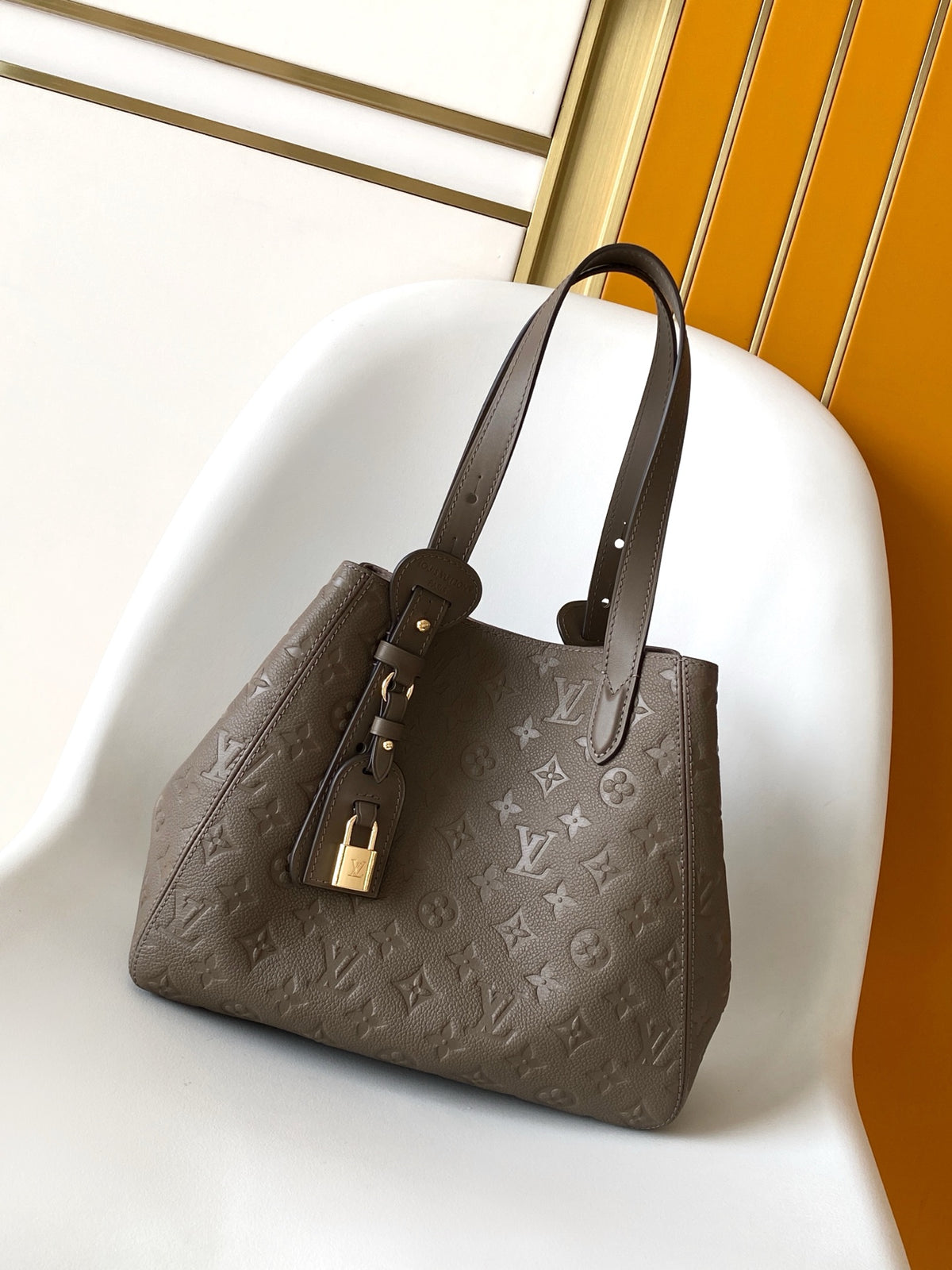 China Replica LV Handbags 165usd Only