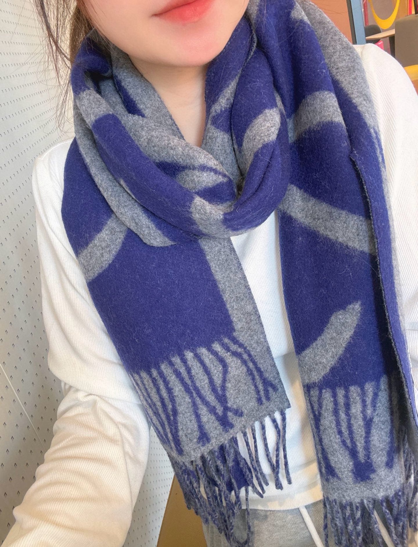 China Replica Loewe Scarf 42usd Only