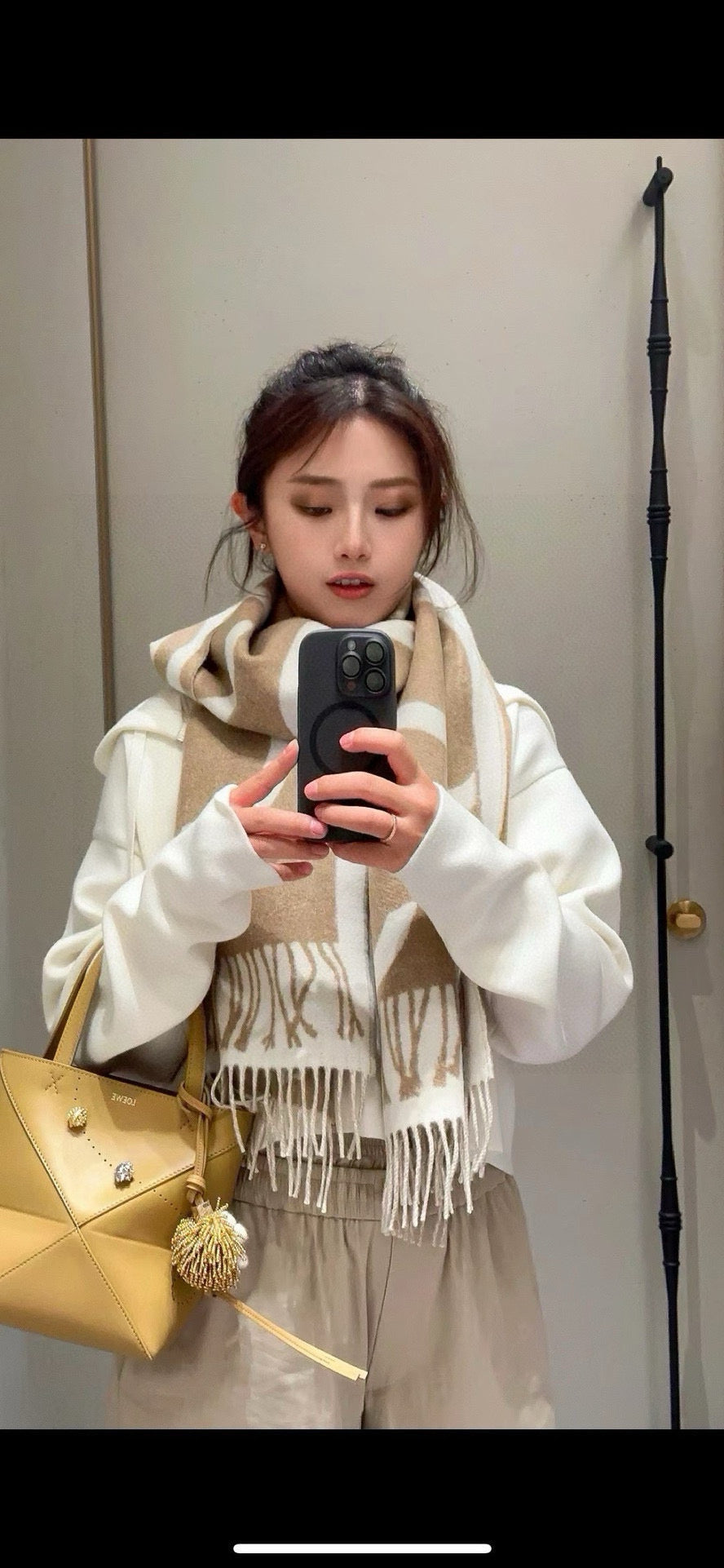China Replica Loewe Scarf 42usd Only