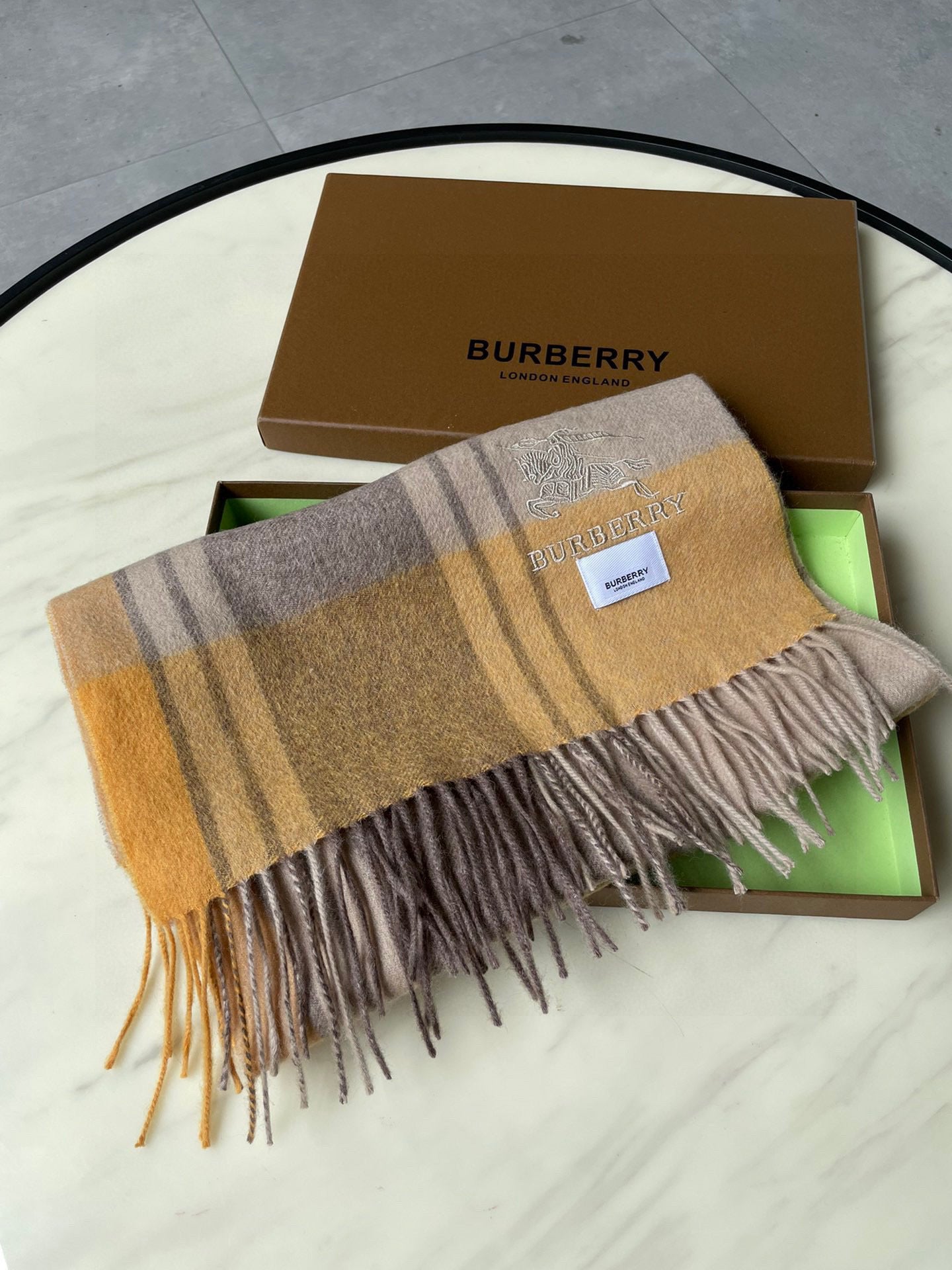 China Replica Burberry Scarf 46usd Only