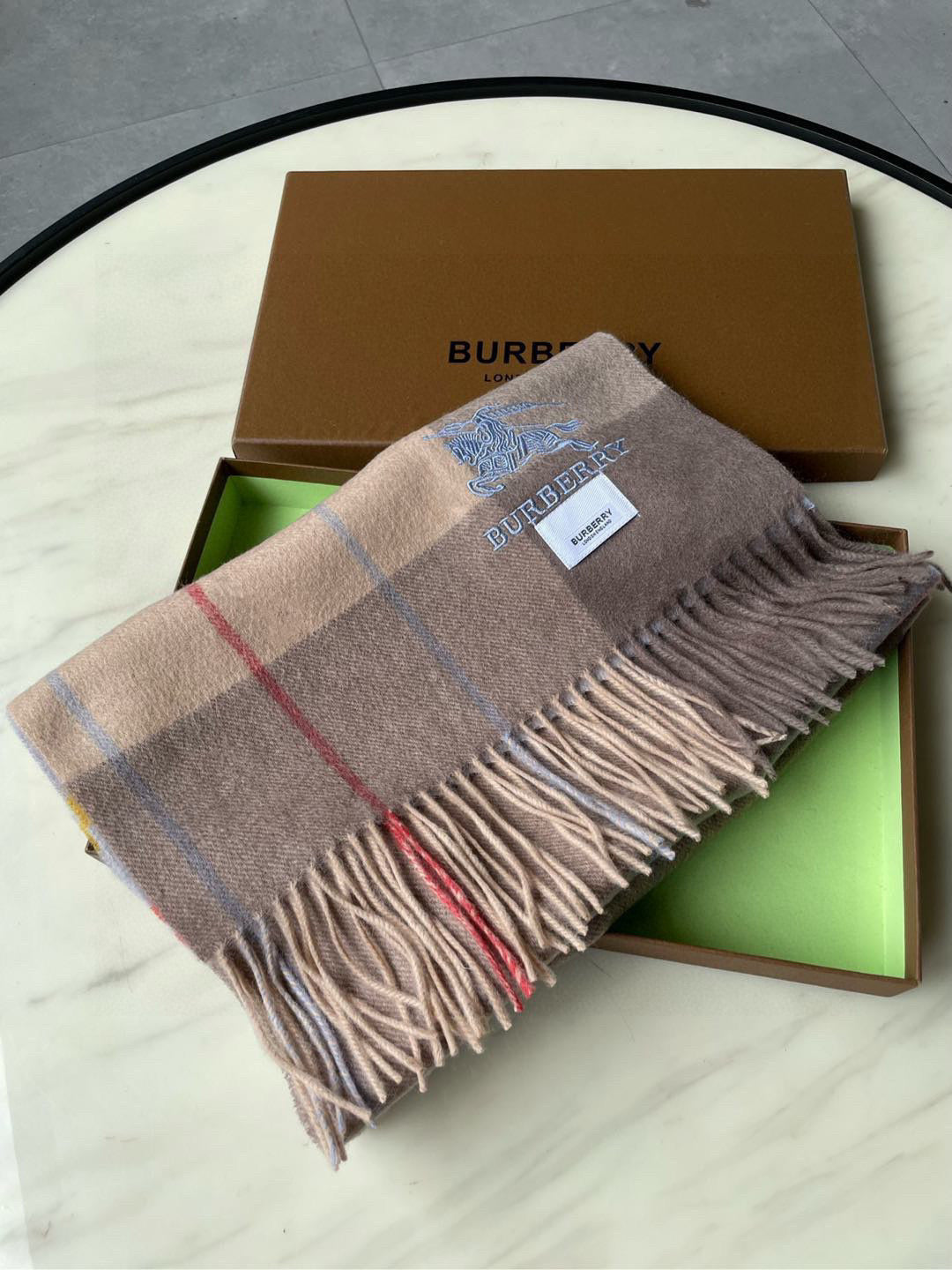 China Replica Burberry Scarf 46usd Only