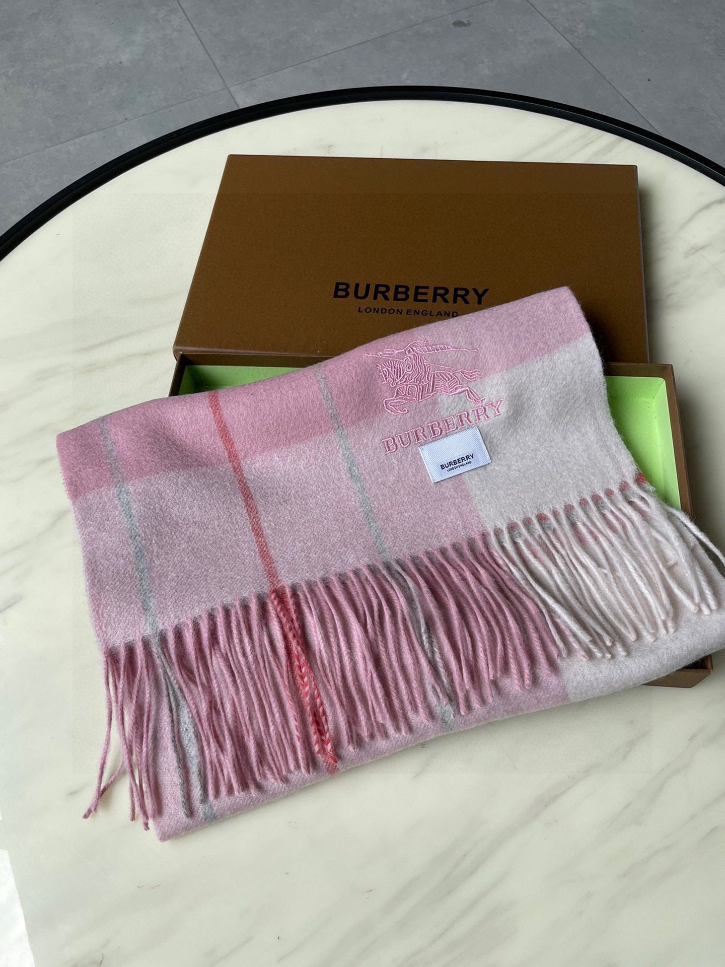 China Replica Burberry Scarf 46usd Only