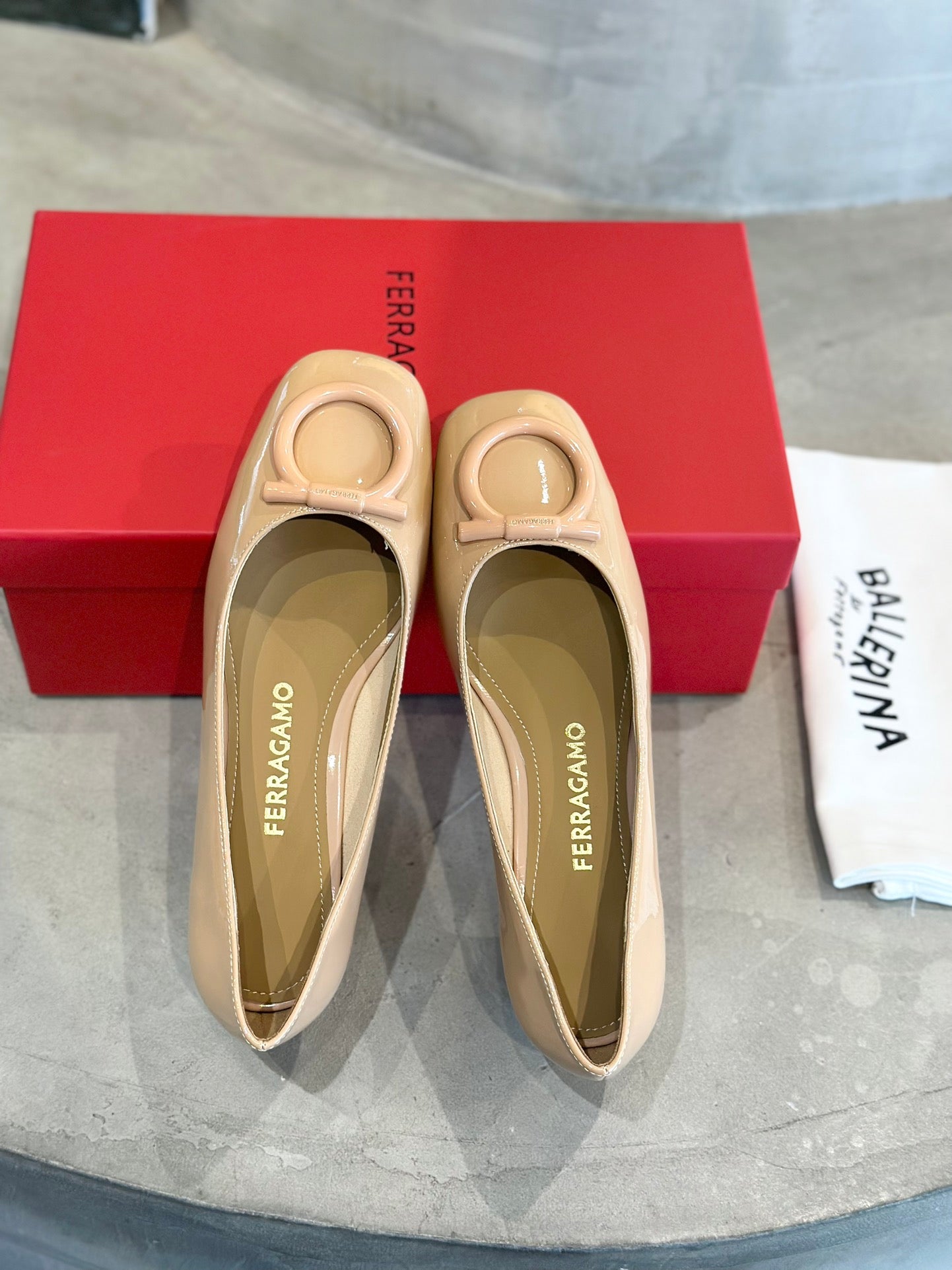 China Replica Ferragamo Women Shoes 98usd Only