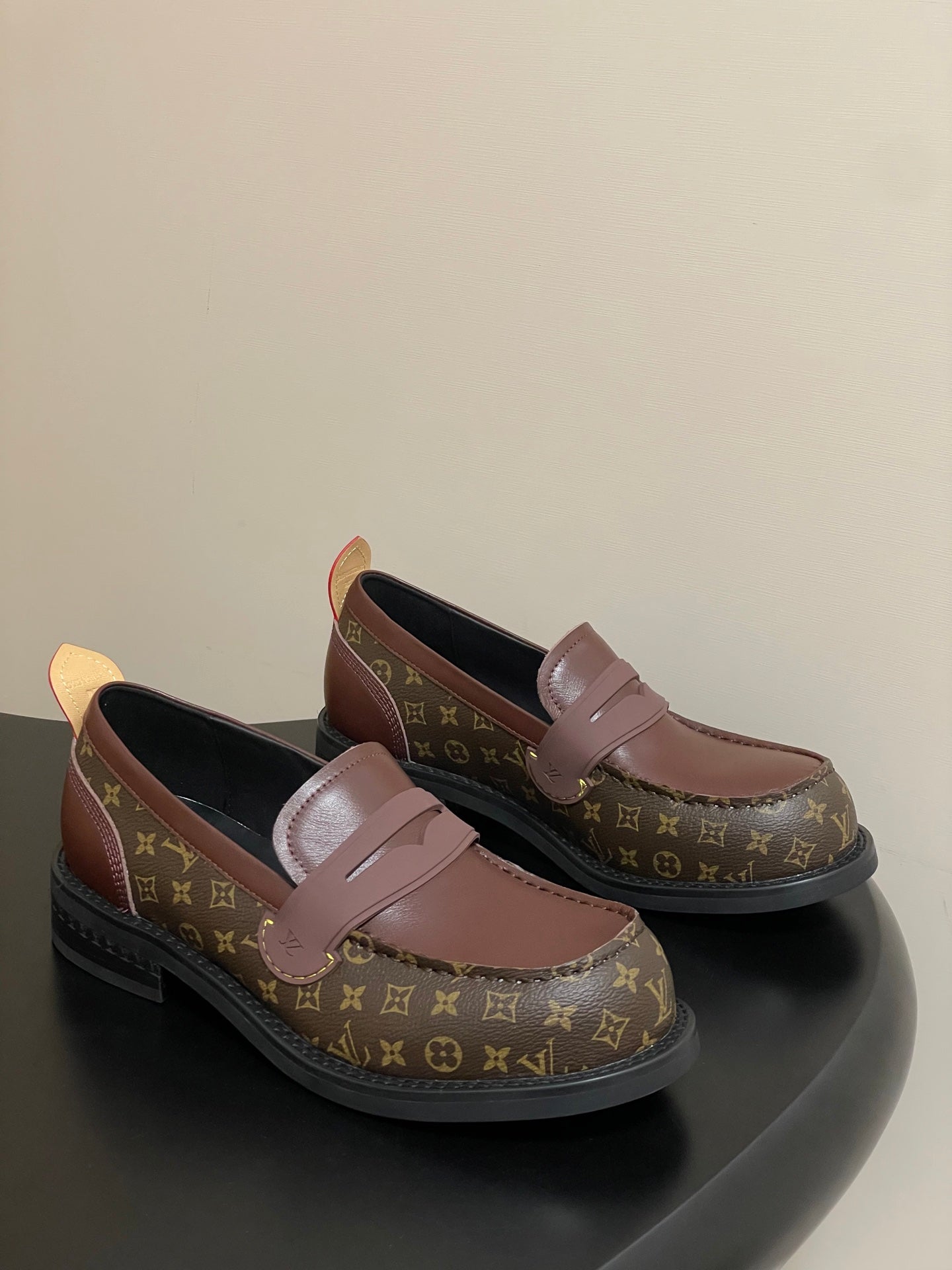 China Replica LV Women Shoes 136usd Only