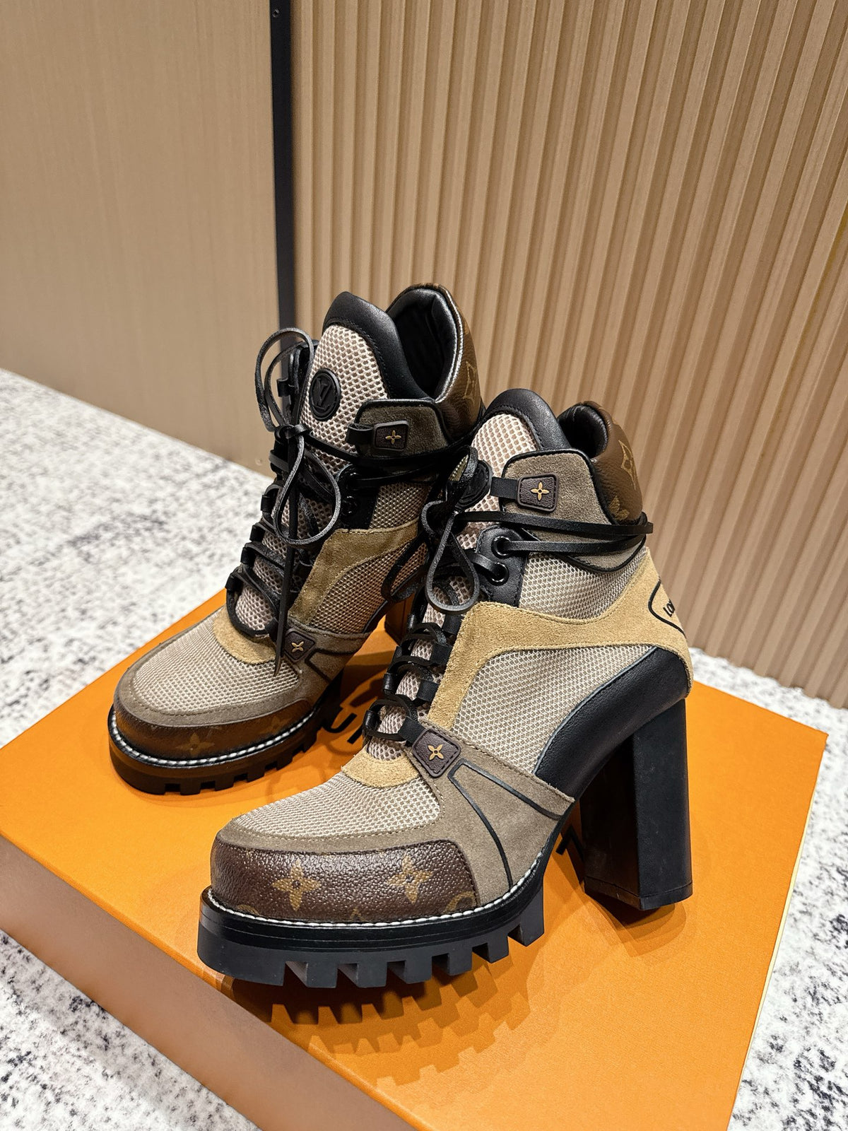 China Replica LV Women Shoes 147usd Only