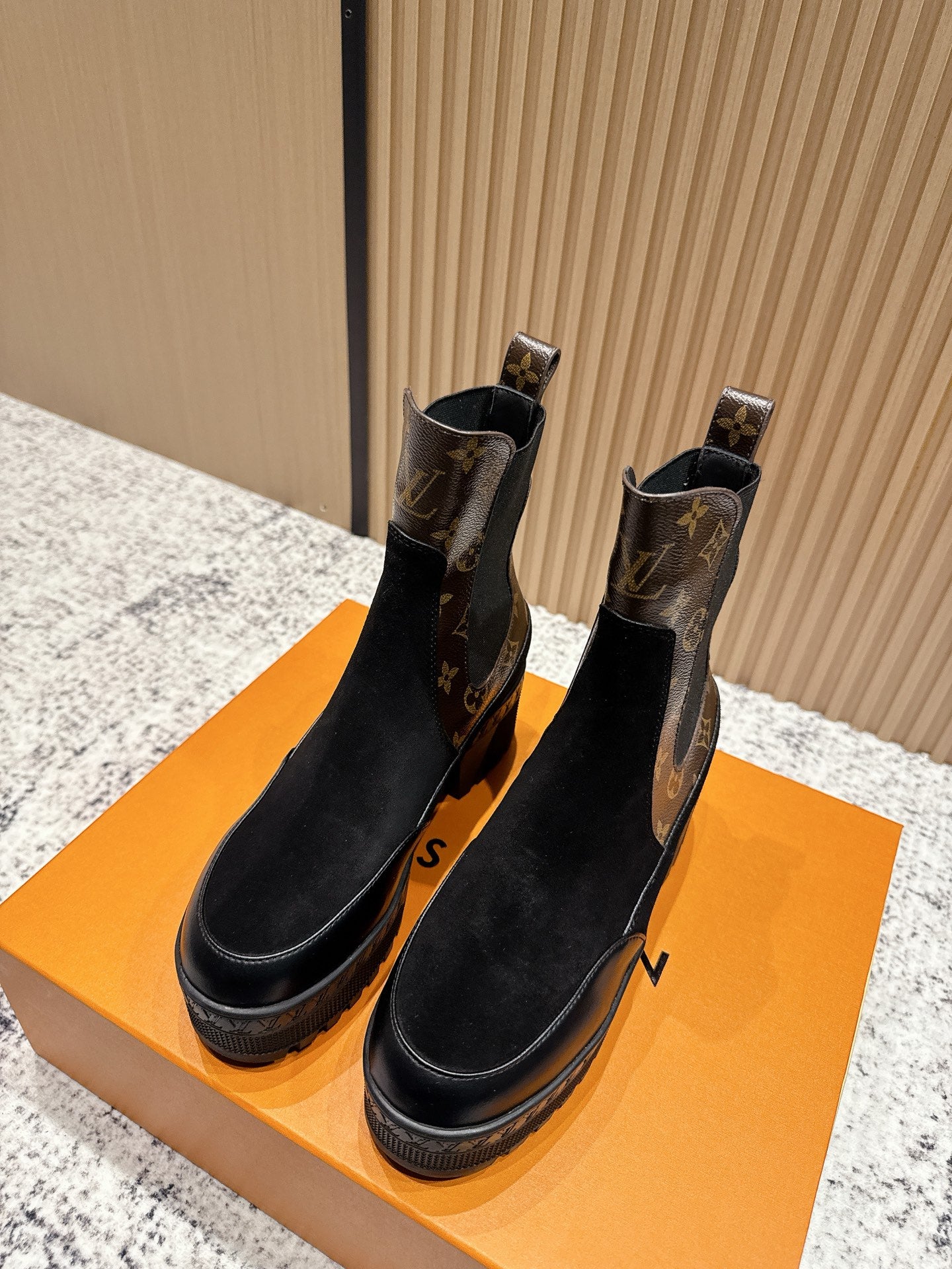 China Replica LV Women Shoes 119usd Only
