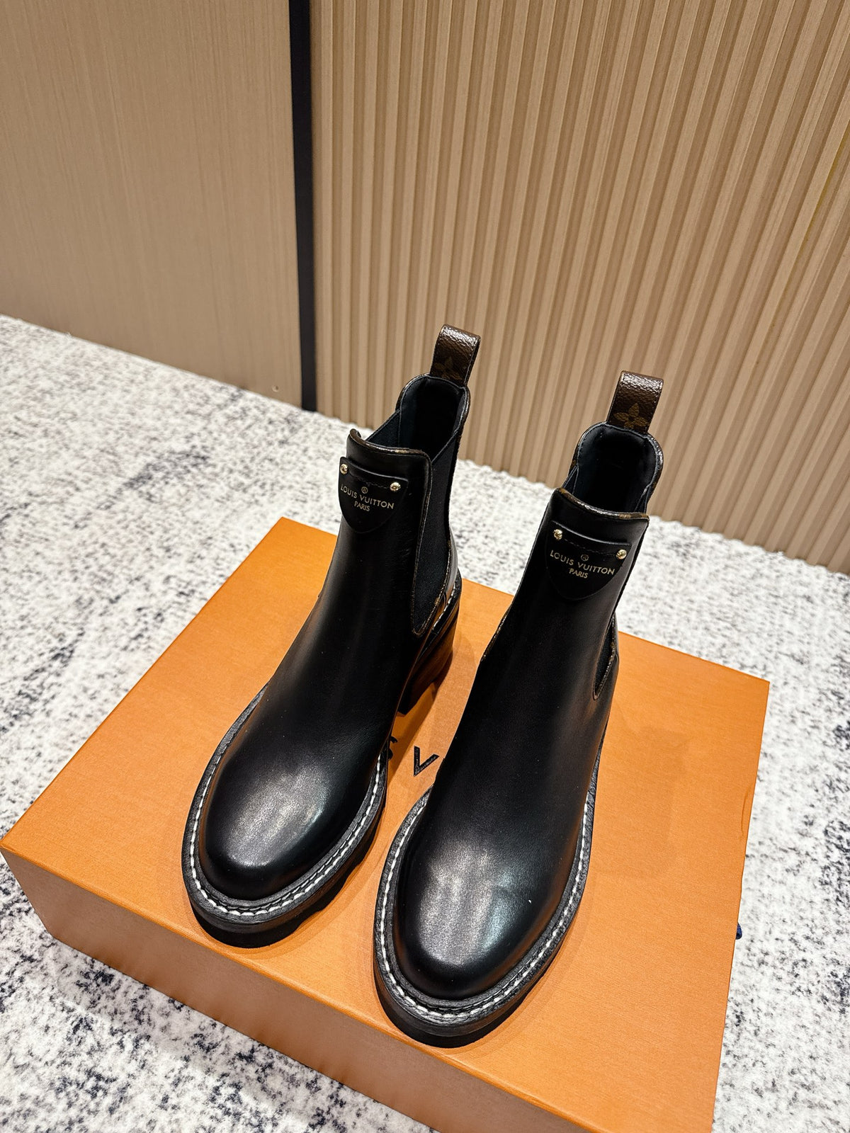 China Replica LV Women Shoes 164usd Only