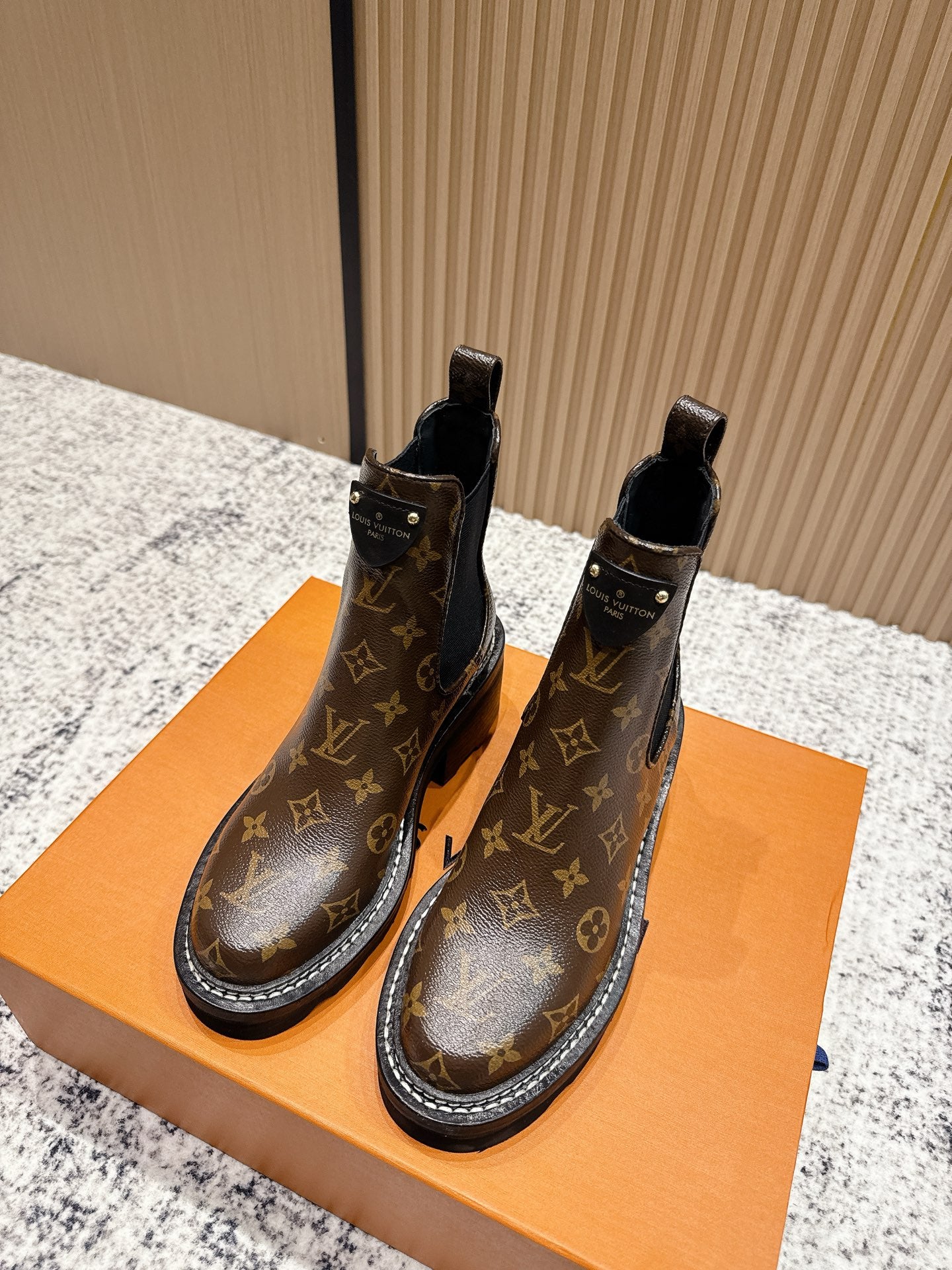 China Replica LV Women Shoes 164usd Only