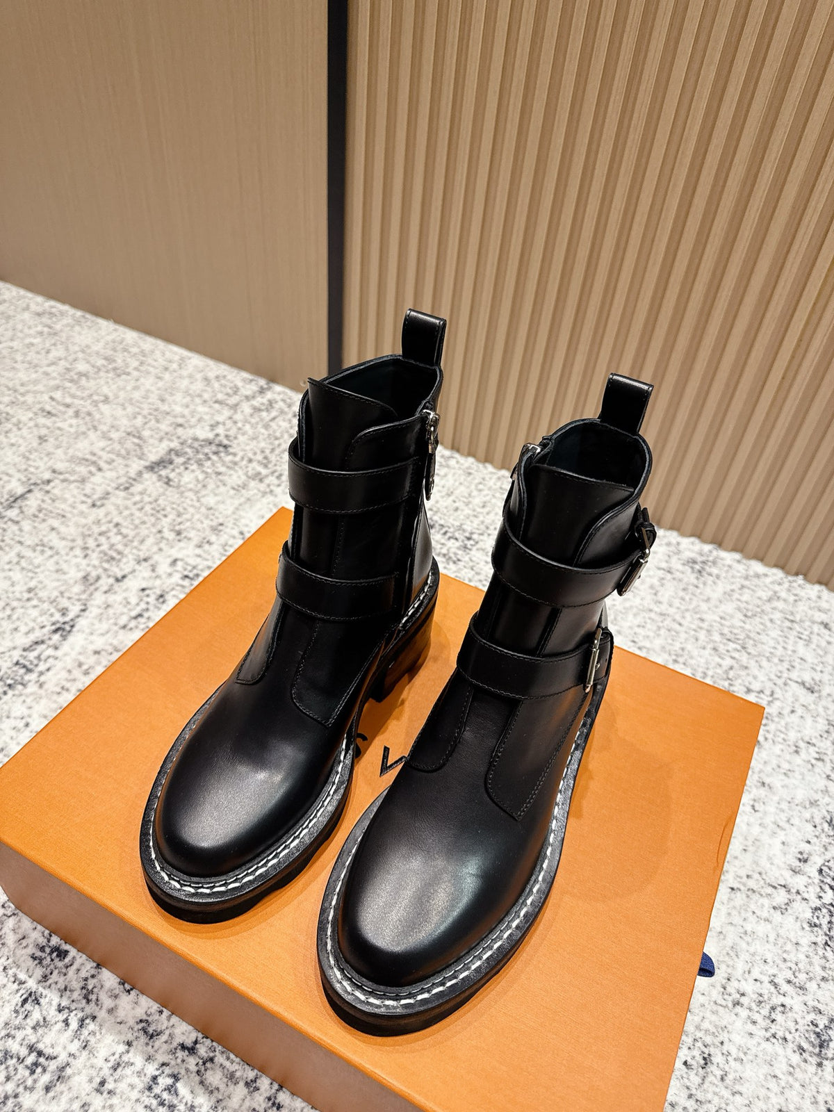 China Replica LV Women Shoes 164usd Only