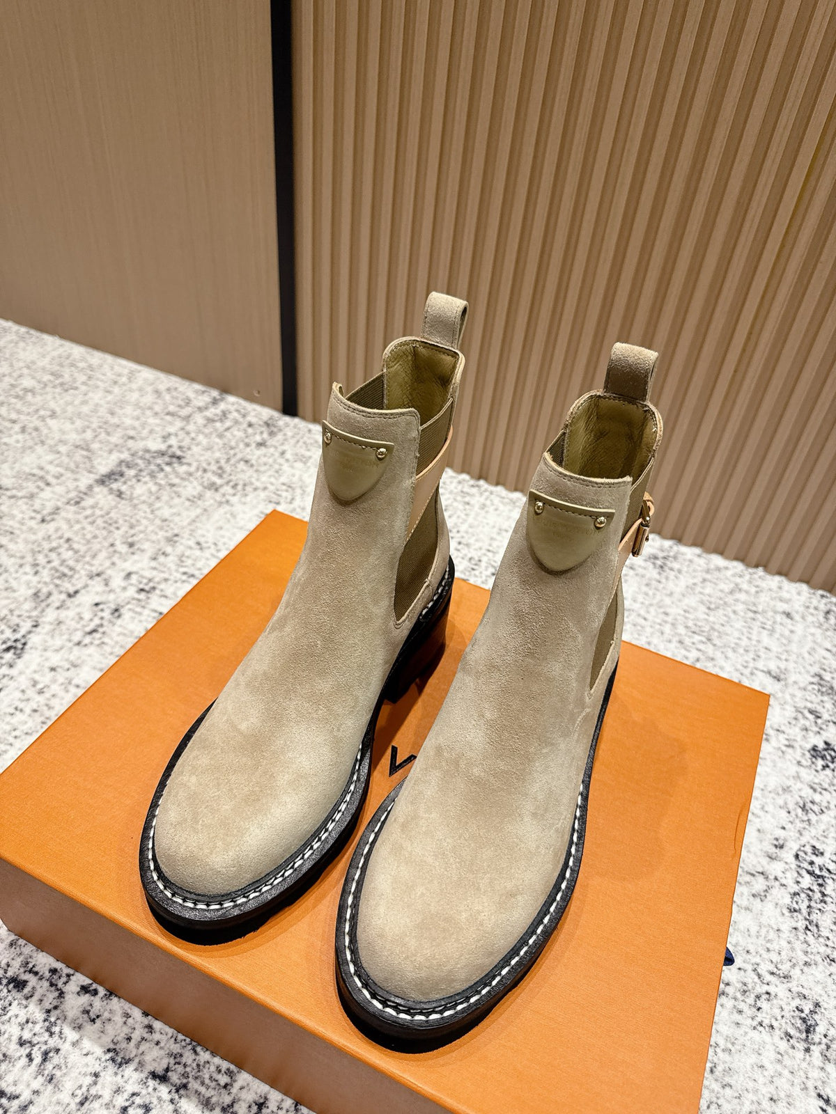 China Replica LV Women Shoes 164usd Only