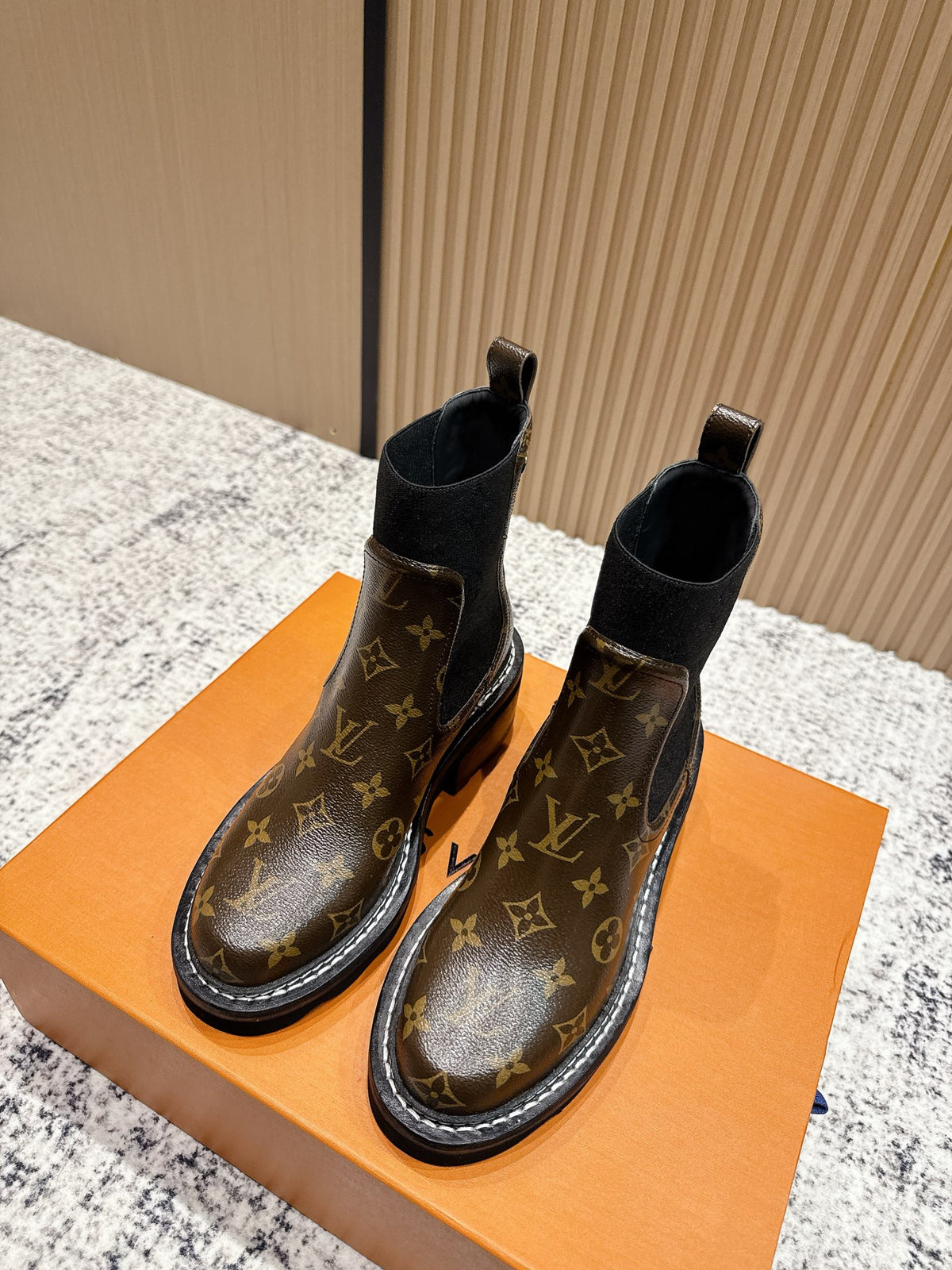 China Replica LV Women Shoes 164usd Only