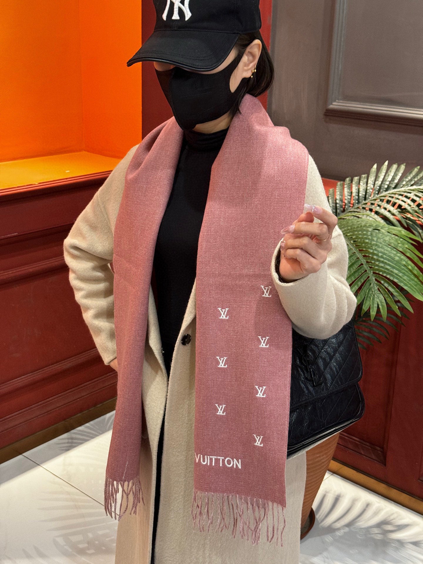 China Replica LV Scarf 52usd Only