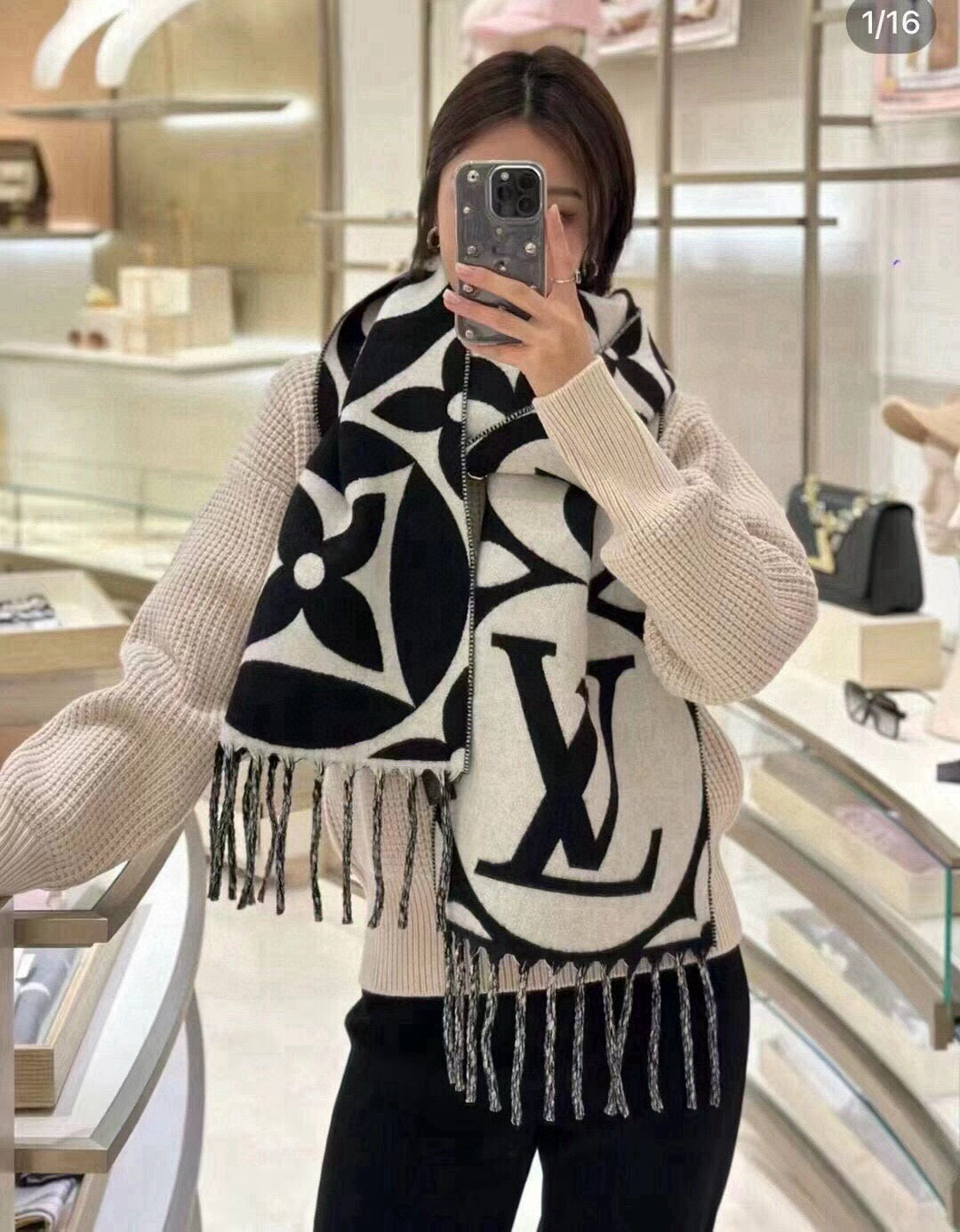 China Replica LV Scarf 46usd Only