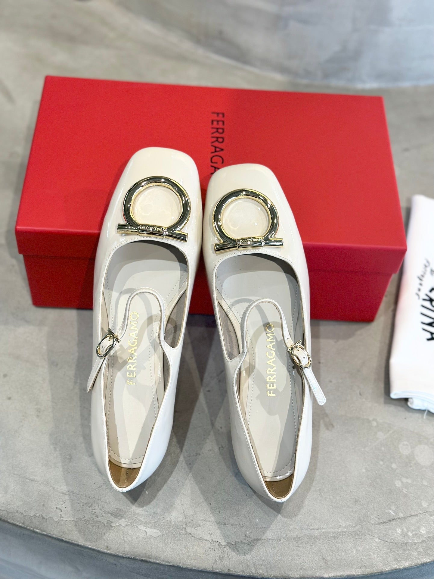 China Replica Ferragamo Women Shoes 98usd Only