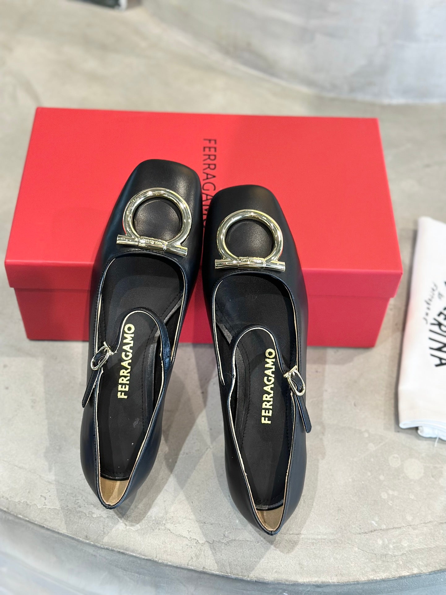 China Replica Ferragamo Women Shoes 98usd Only