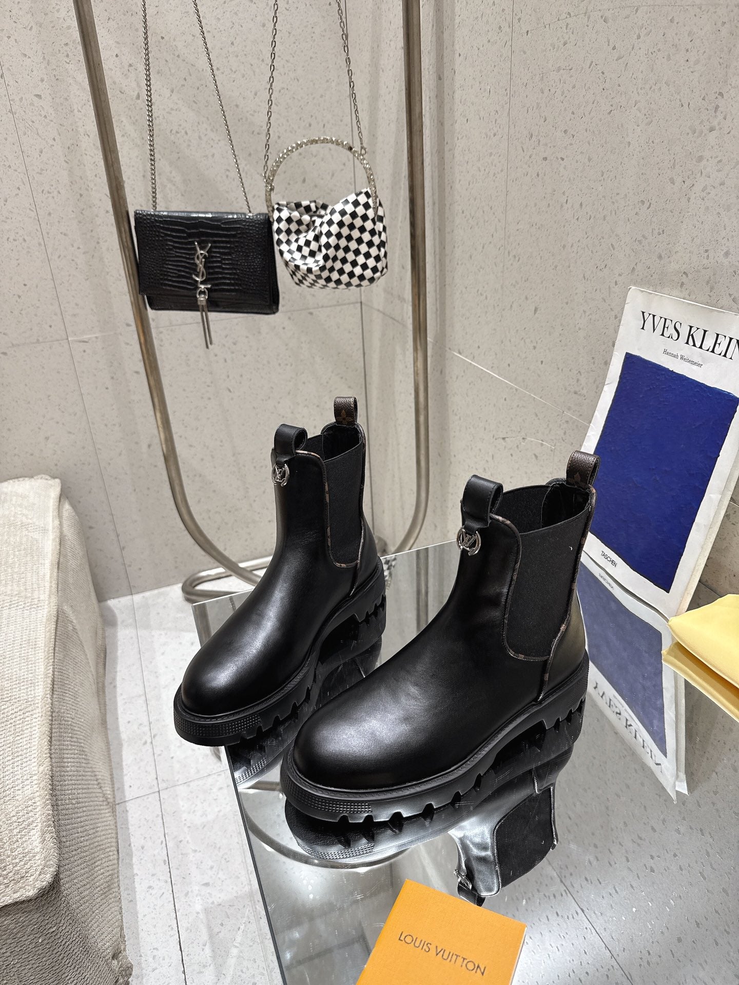 China Replica LV Women Shoes 119usd Only