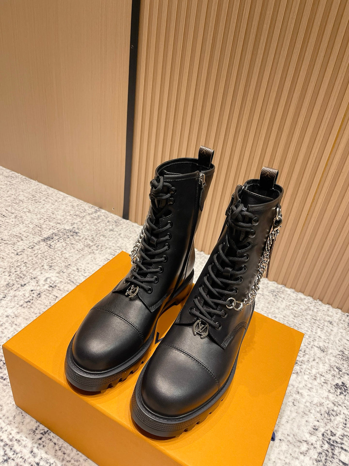 China Replica LV Women Shoes 144usd Only