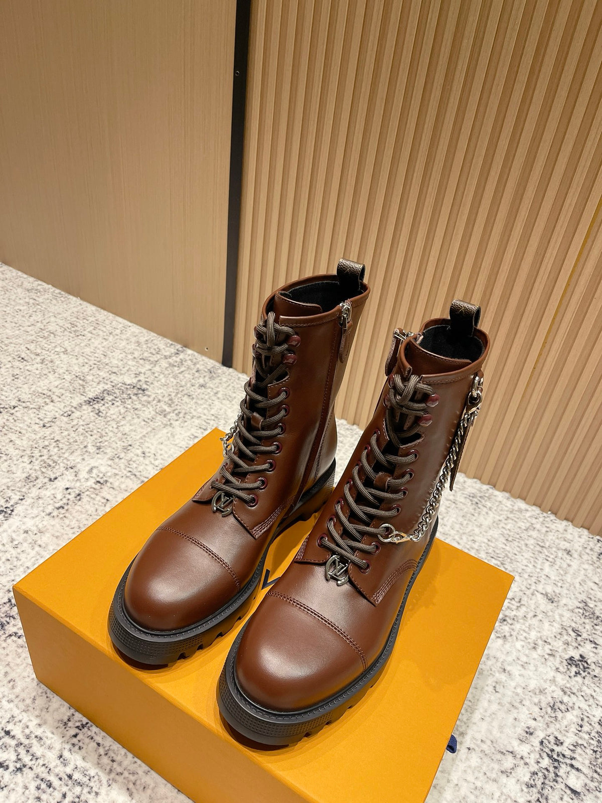 China Replica LV Women Shoes 144usd Only