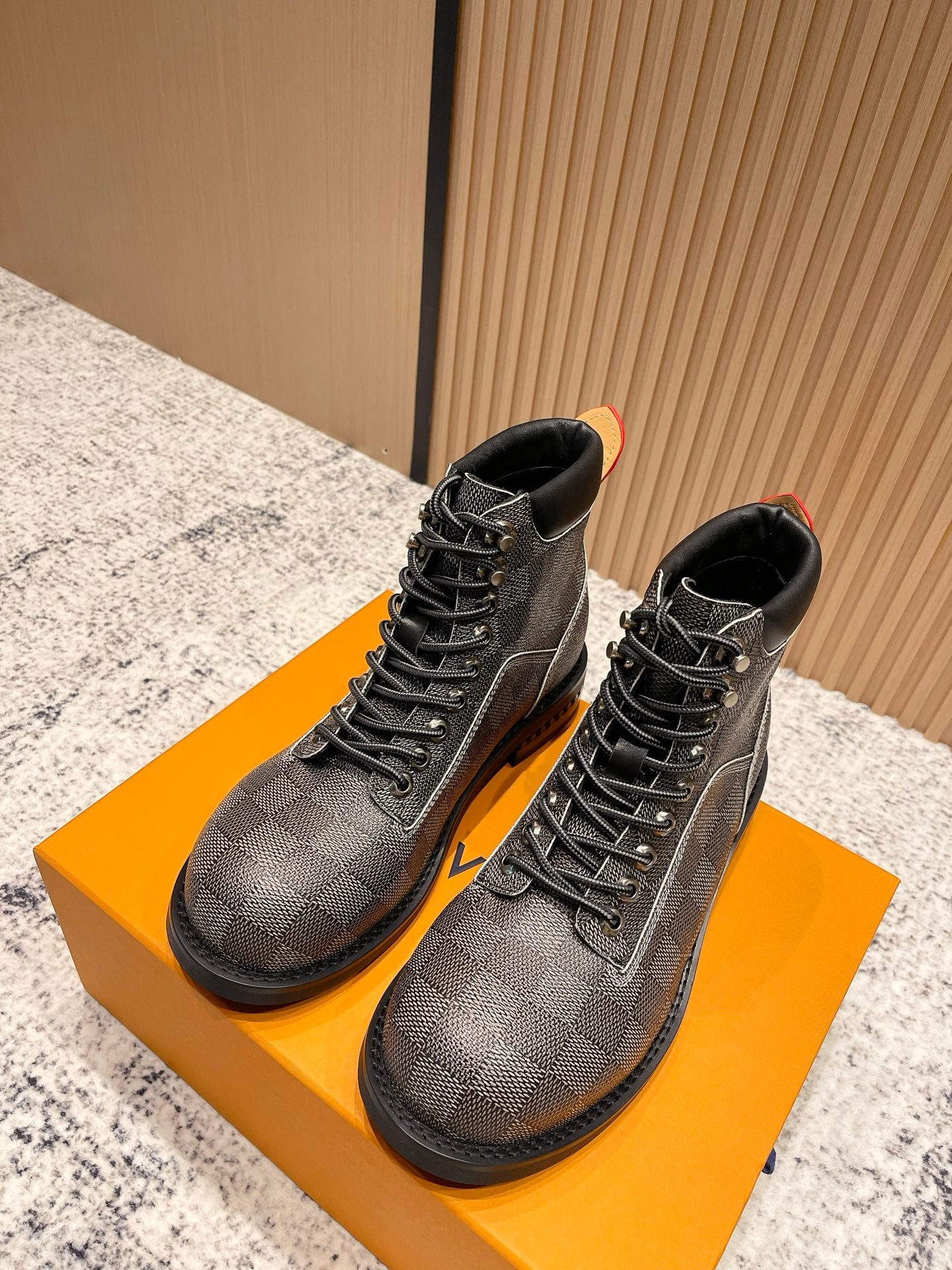 China Replica LV Women Shoes 161usd Only