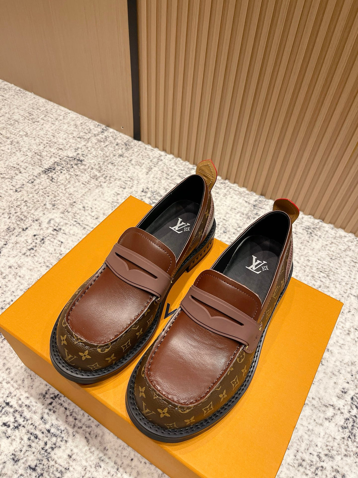 China Replica LV Women Shoes 136usd Only