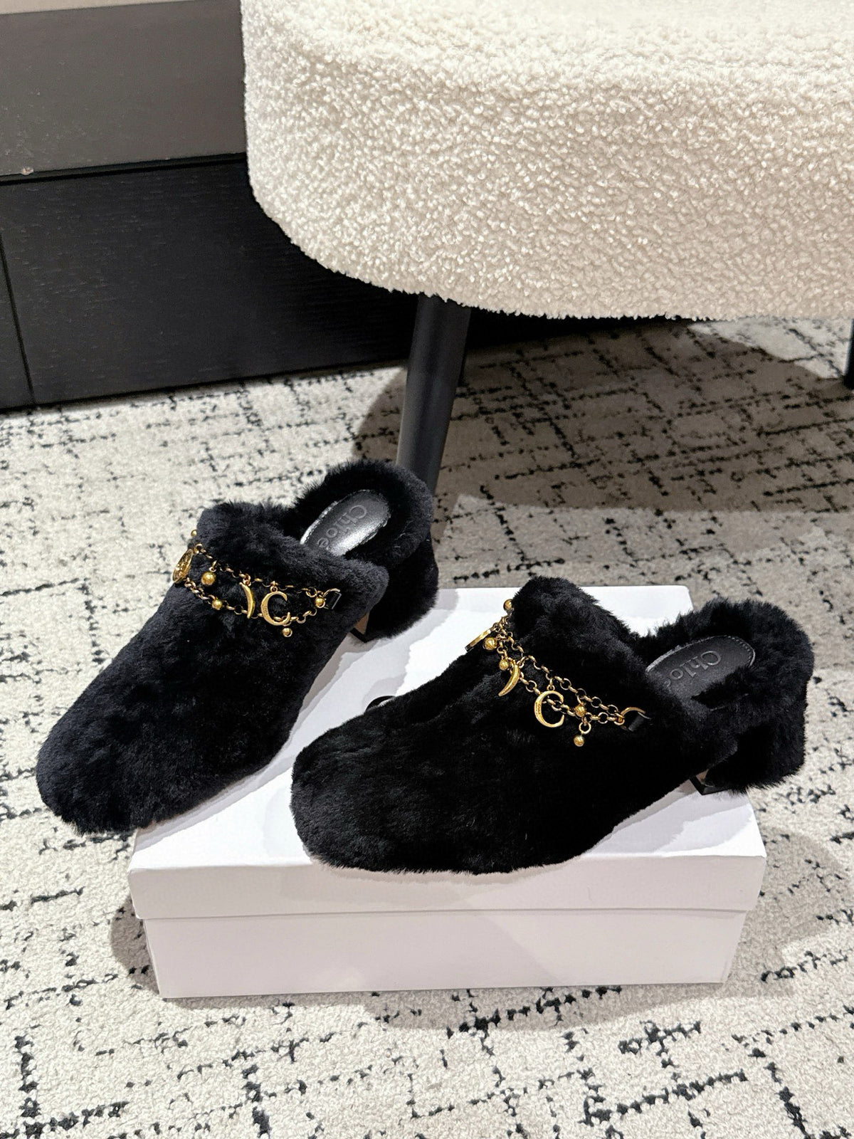 China Replica Loewe Women Shoes 105usd Only
