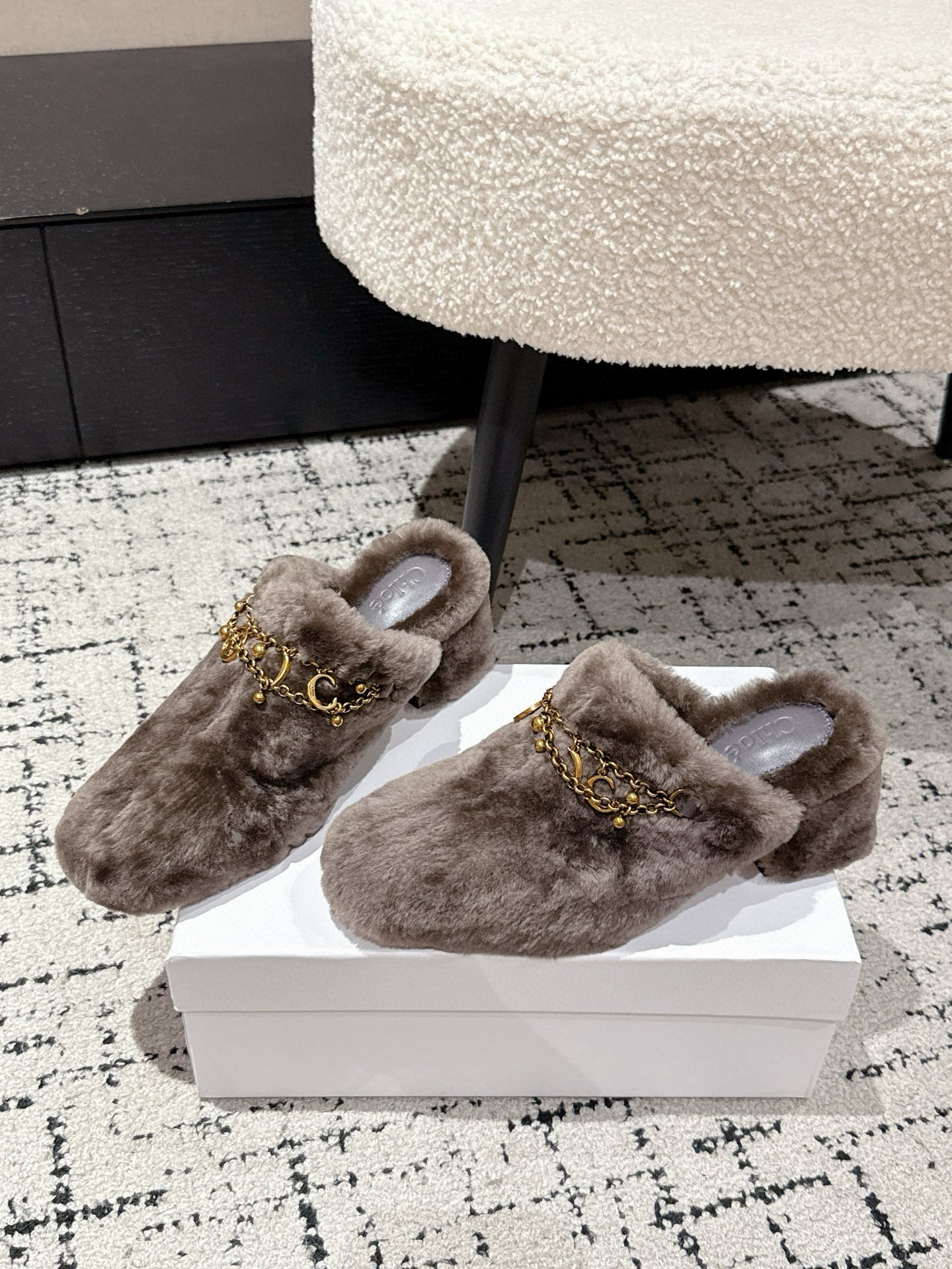 China Replica Loewe Women Shoes 105usd Only