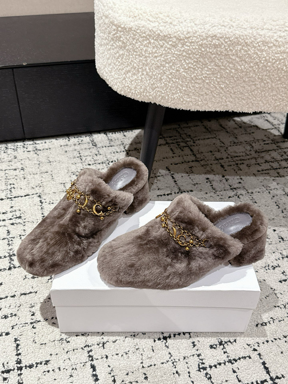 China Replica Loewe Women Shoes 105usd Only