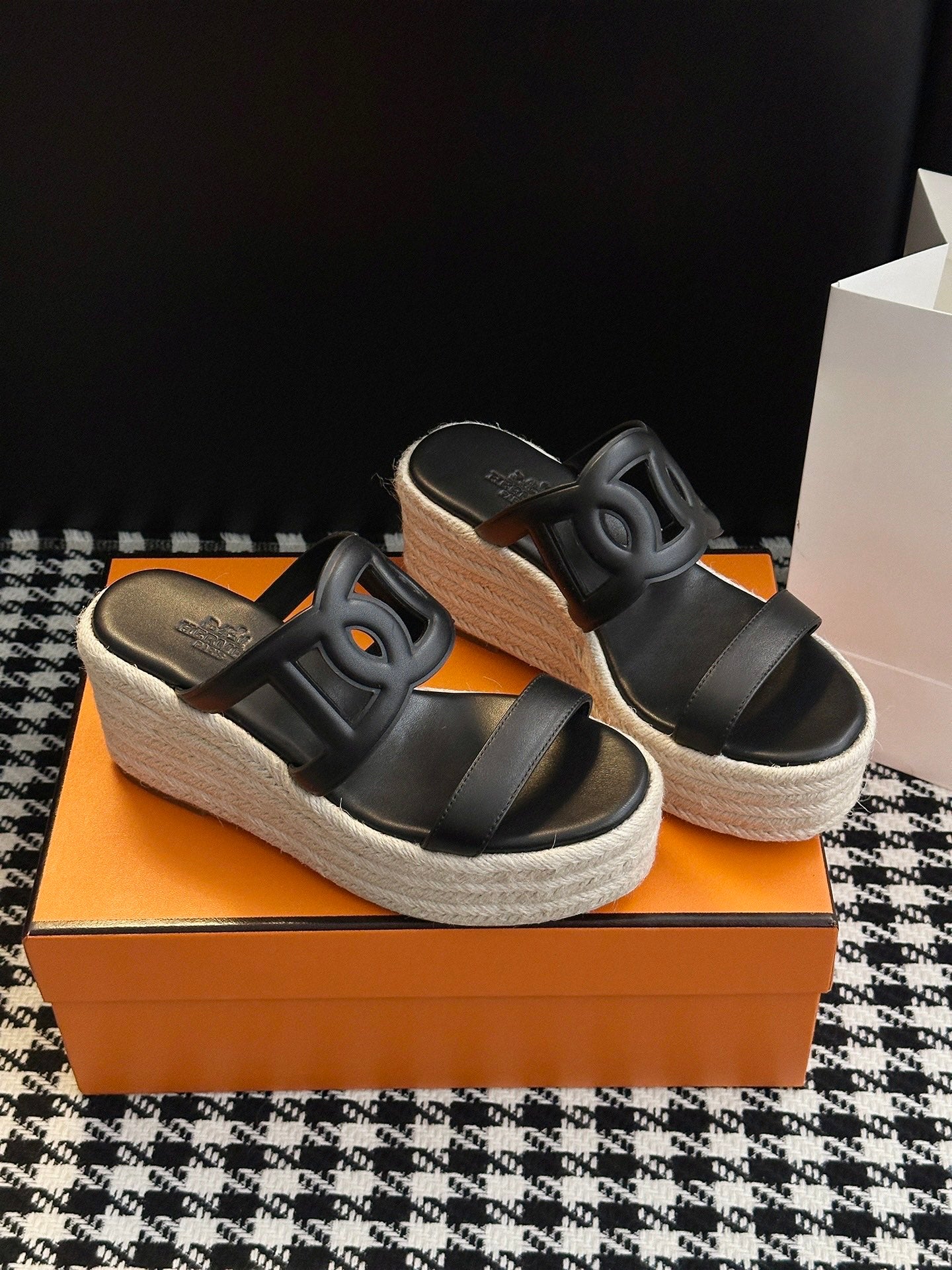 China Replica Hermes Women Shoes 105usd Only
