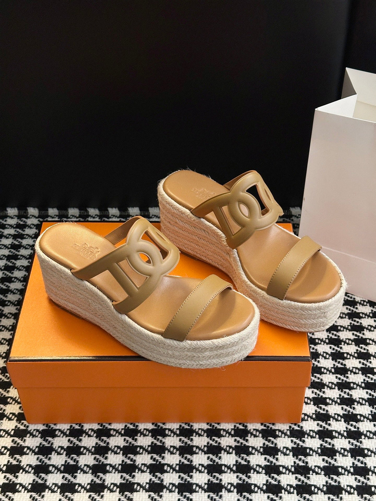 China Replica Hermes Women Shoes 105usd Only