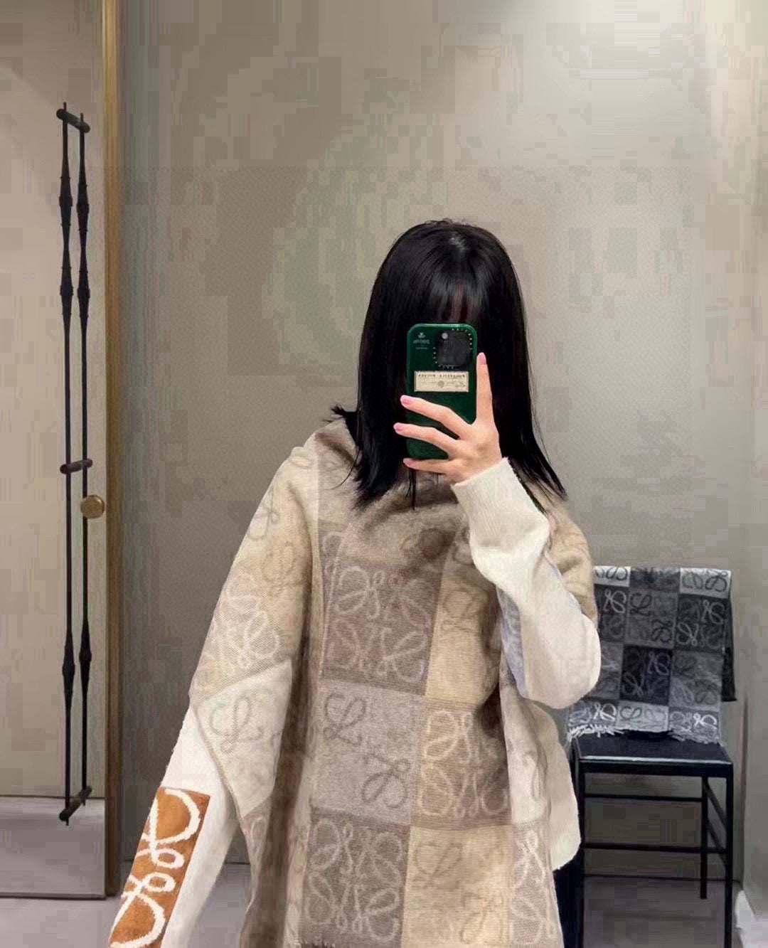 China Replica Loewe Scarf 38usd Only