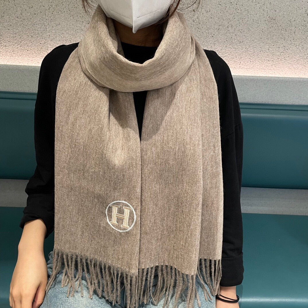 China Replica Gucci Scarf 52usd Only