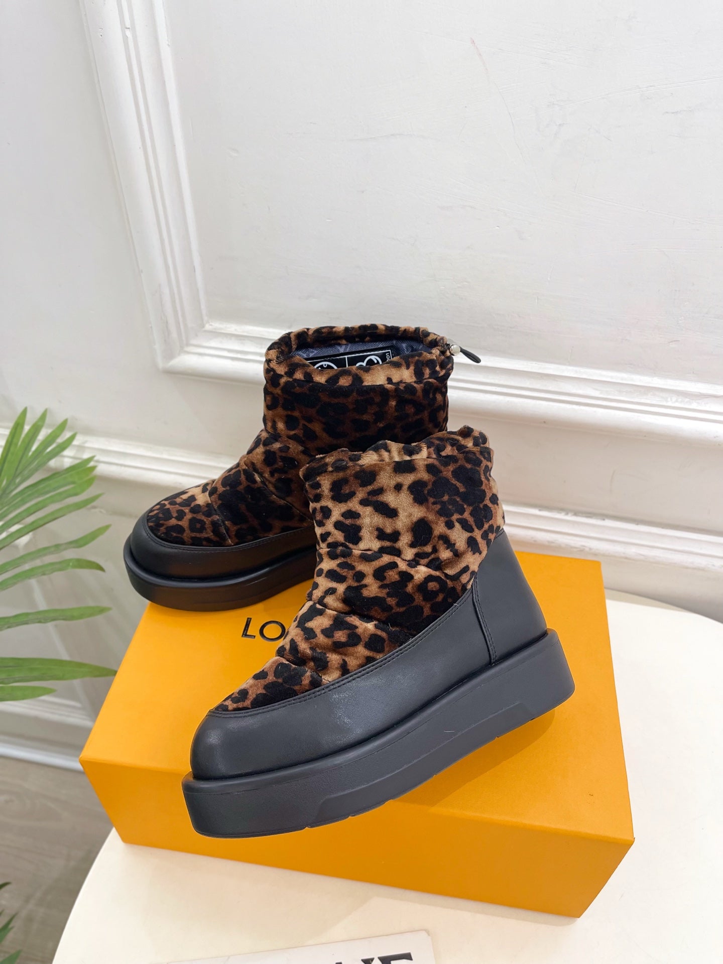 China Replica LV Women Shoes 102usd Only
