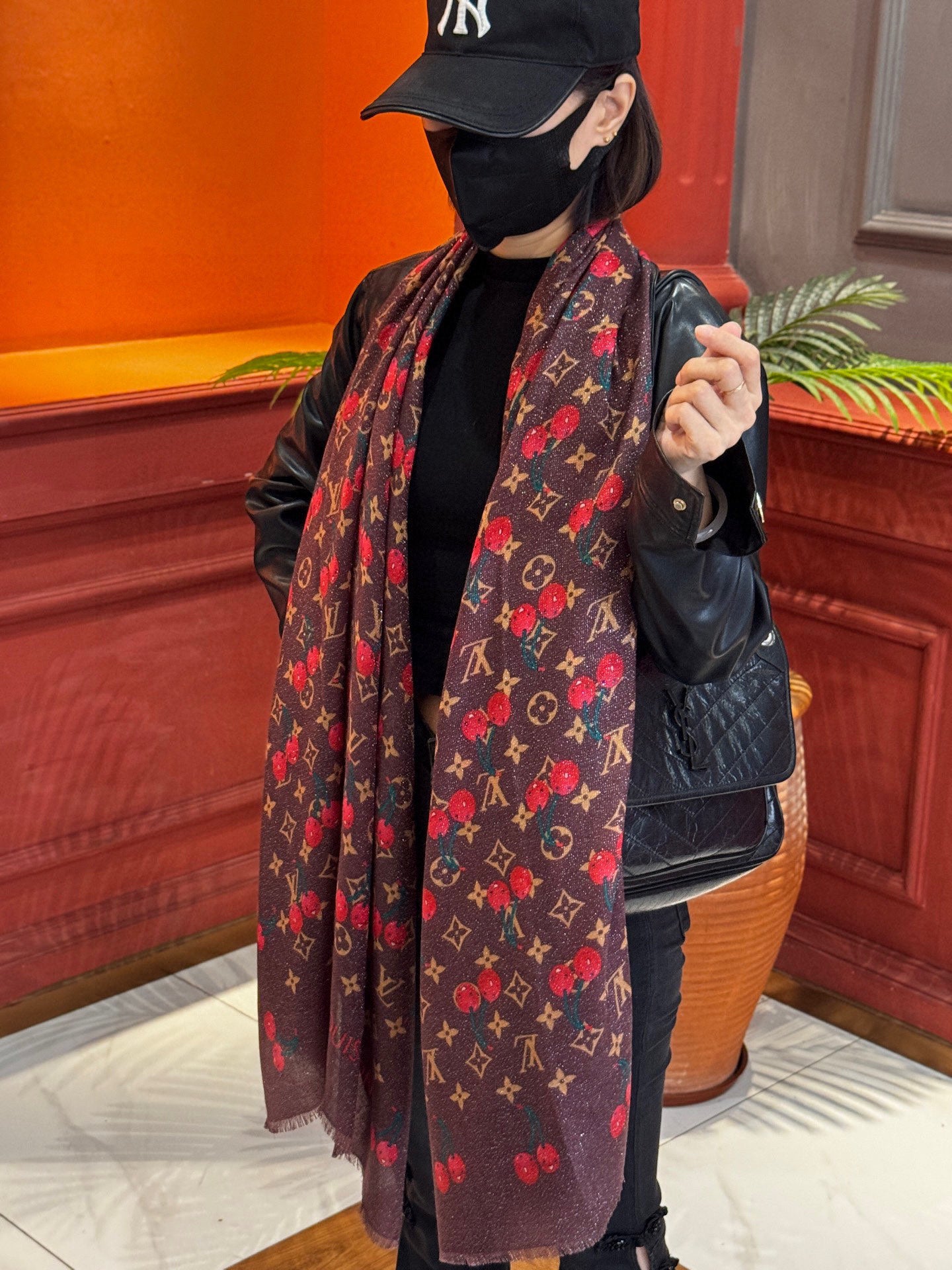 China Replica LV Scarf 78usd Only