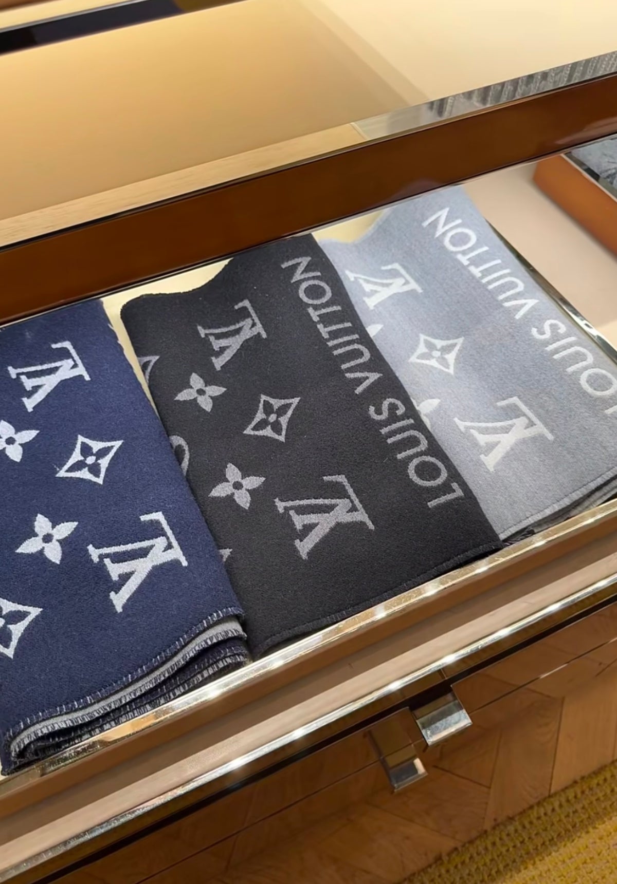 China Replica LV Scarf 50usd Only