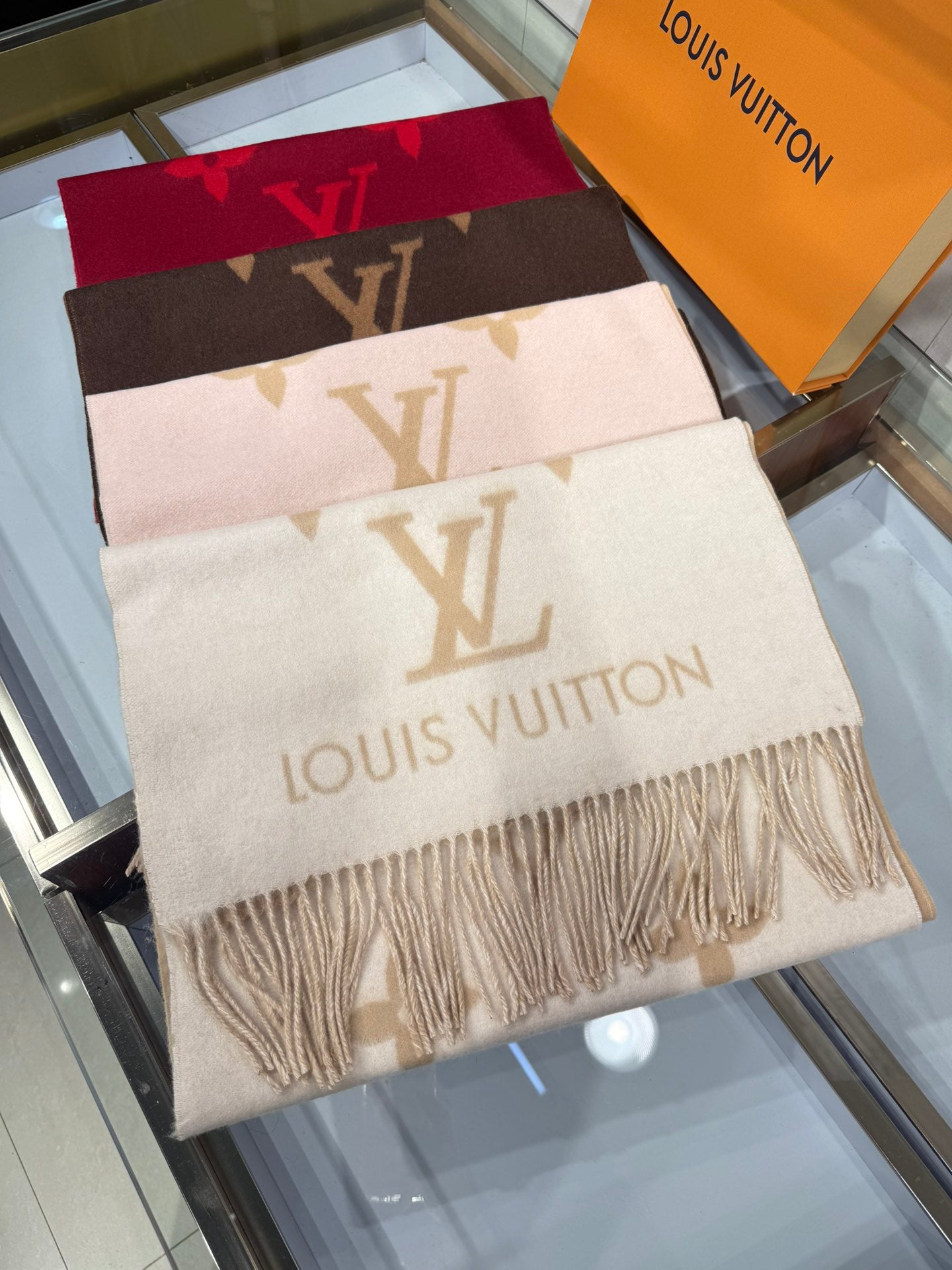 China Replica LV Scarf 178usd Only