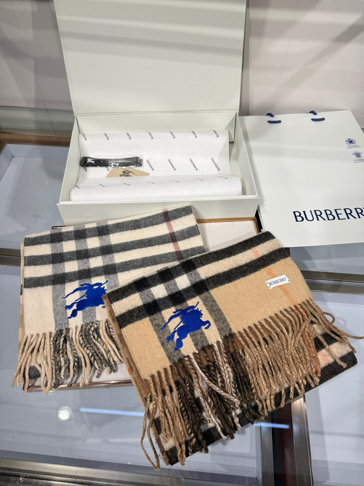 China Replica Burberry Scarf 66usd Only