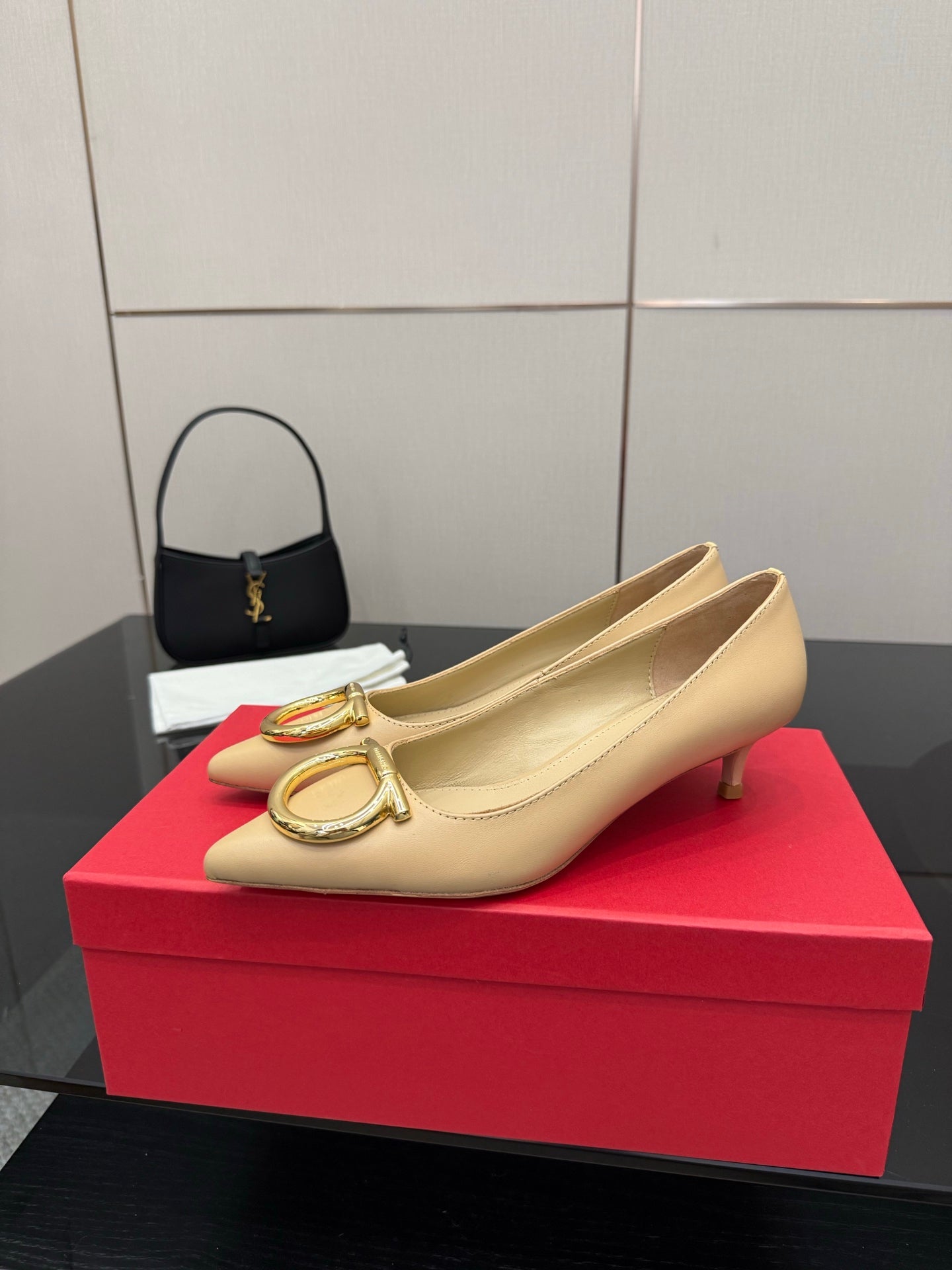 China Replica Ferragamo Women Shoes 98usd Only