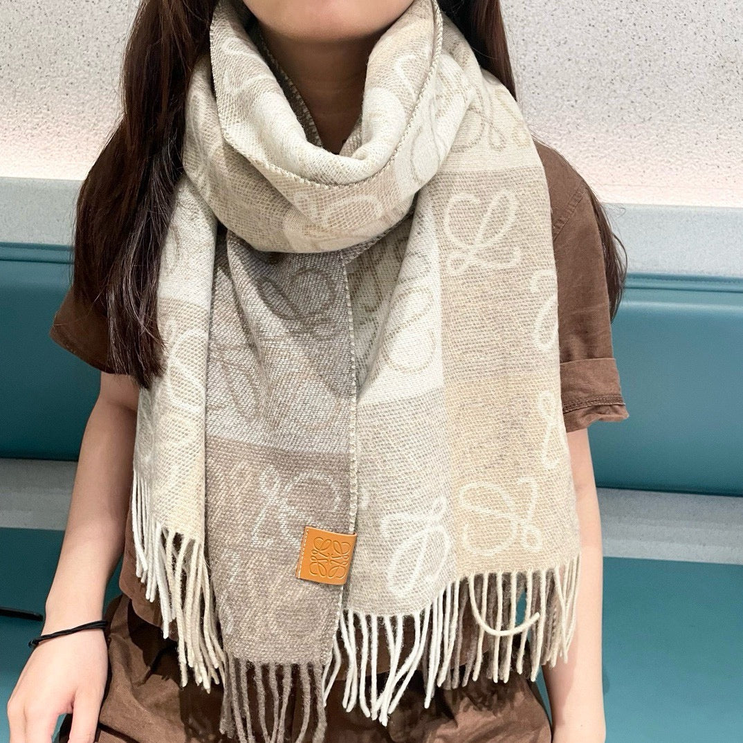 China Replica Loewe Scarf 44usd Only