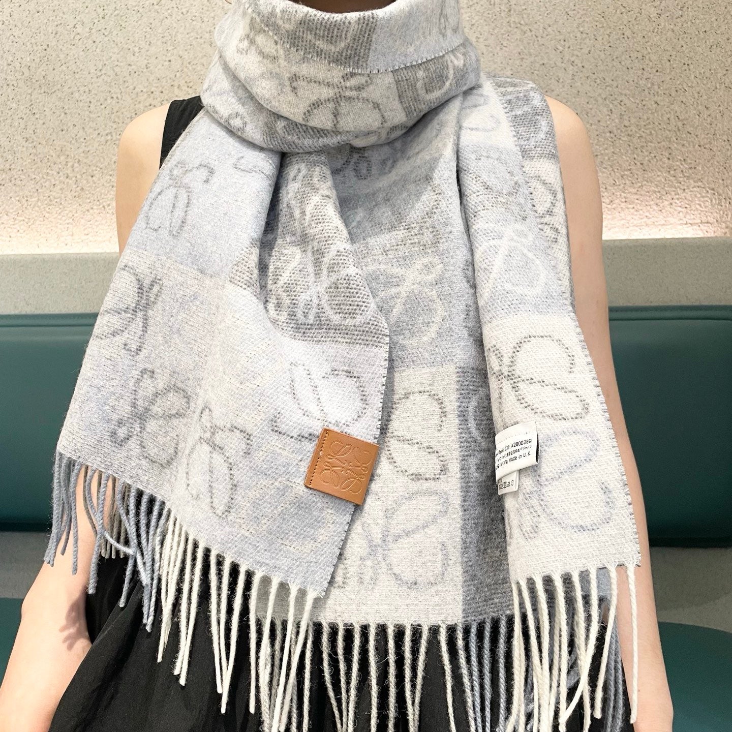 China Replica Loewe Scarf 44usd Only