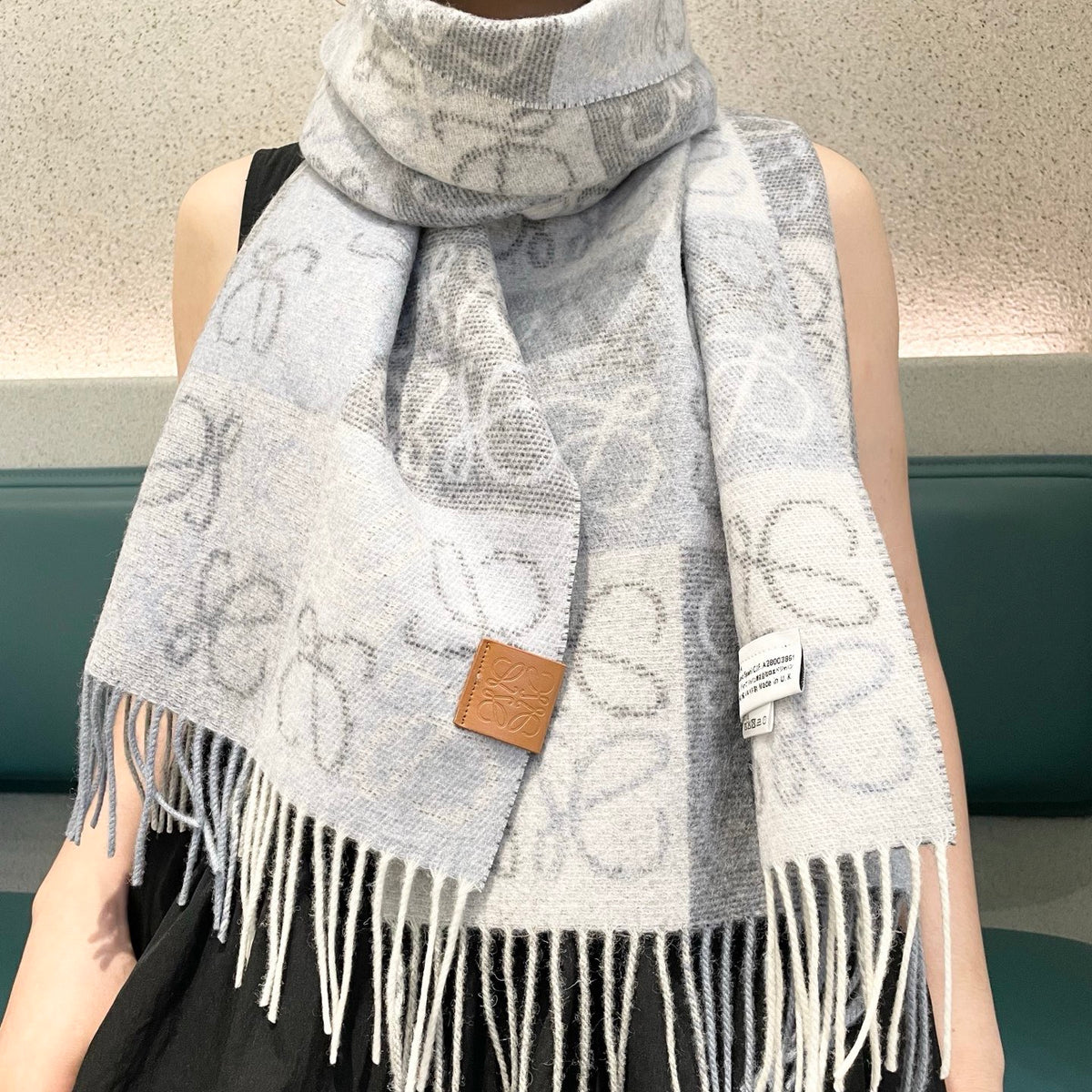 China Replica Loewe Scarf 44usd Only